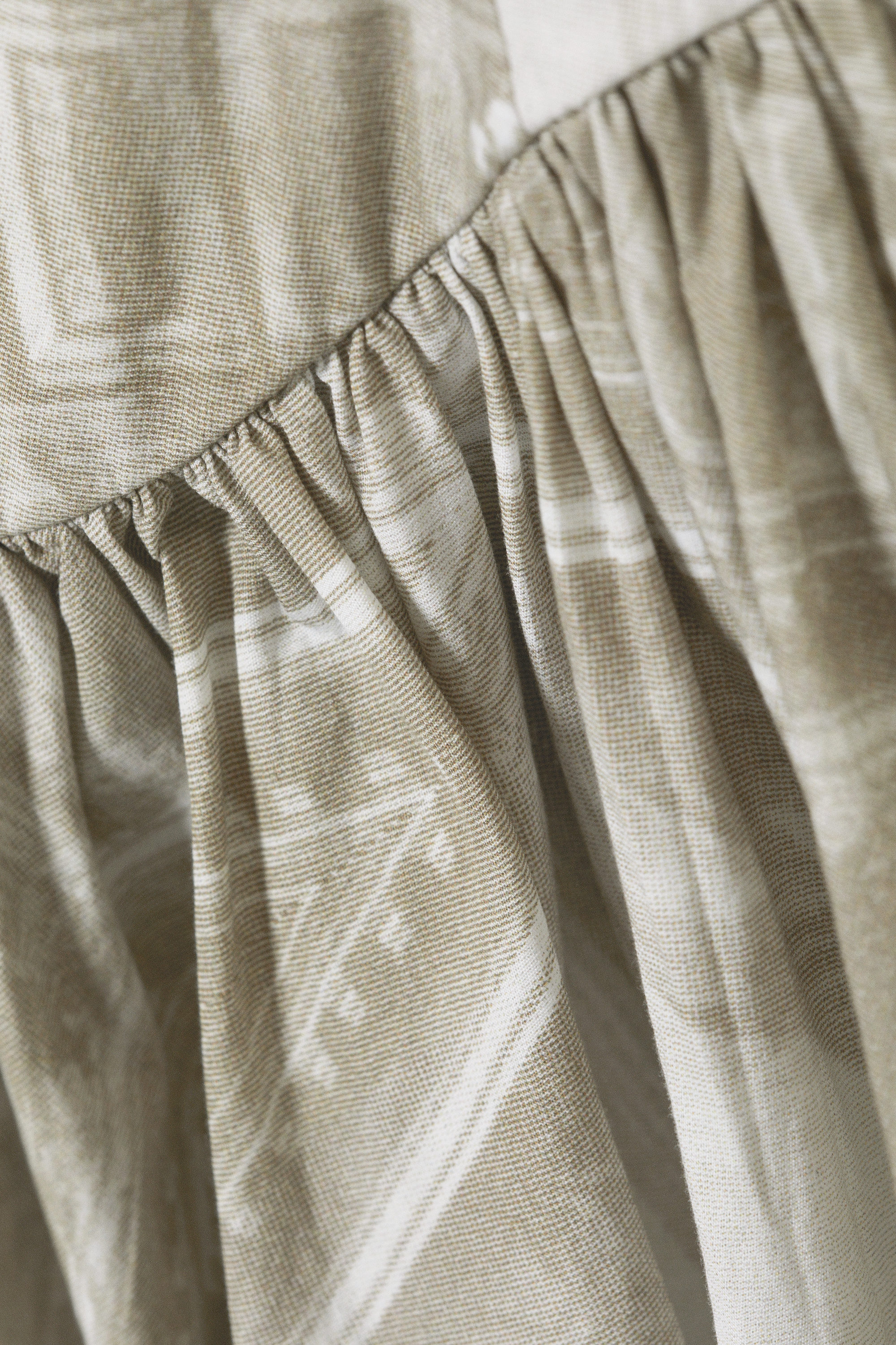 Vert kaki - cadre baroque - Robe courte ajustée et évasée - 7