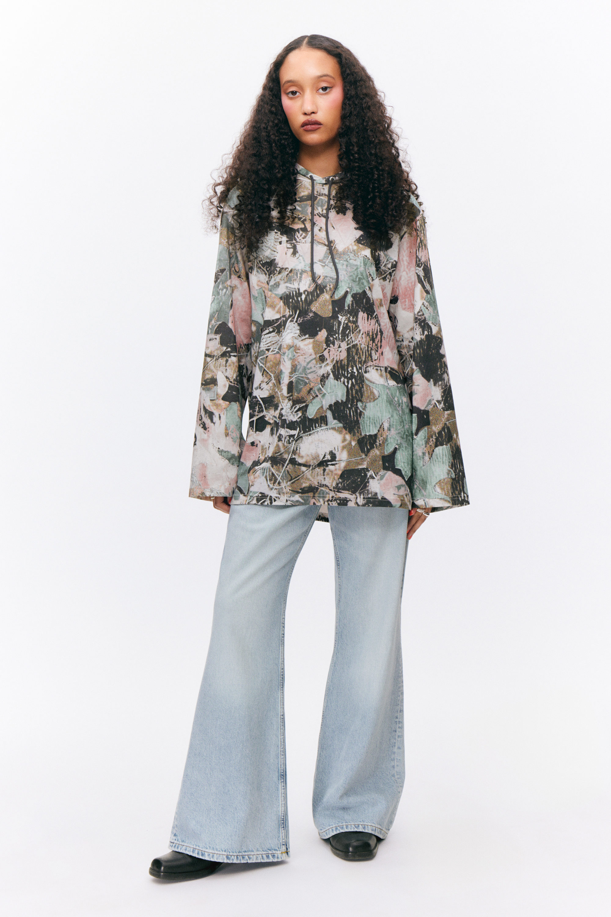 Muted Wild - Kort oversized hoodie-klänning - 2