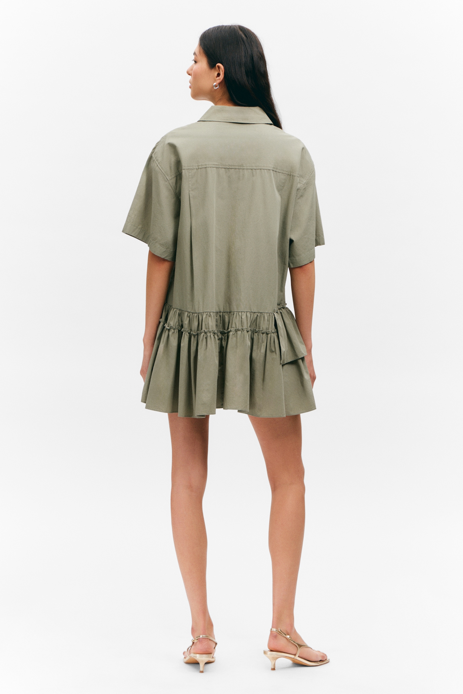 Sukienka mini oversize z falbankami - Zieleń khaki/Beżowy/Biały - 6