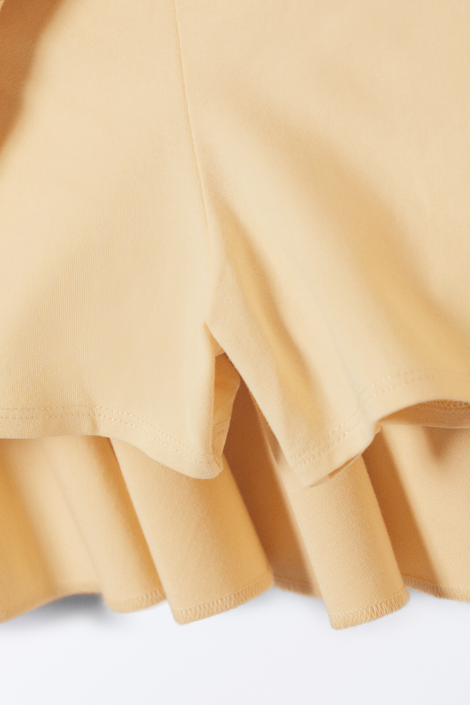 Ausgestellter Mini-Skort mit niedrigem Bund - Gelb - Schwarzer Bund/Schwarz - 5