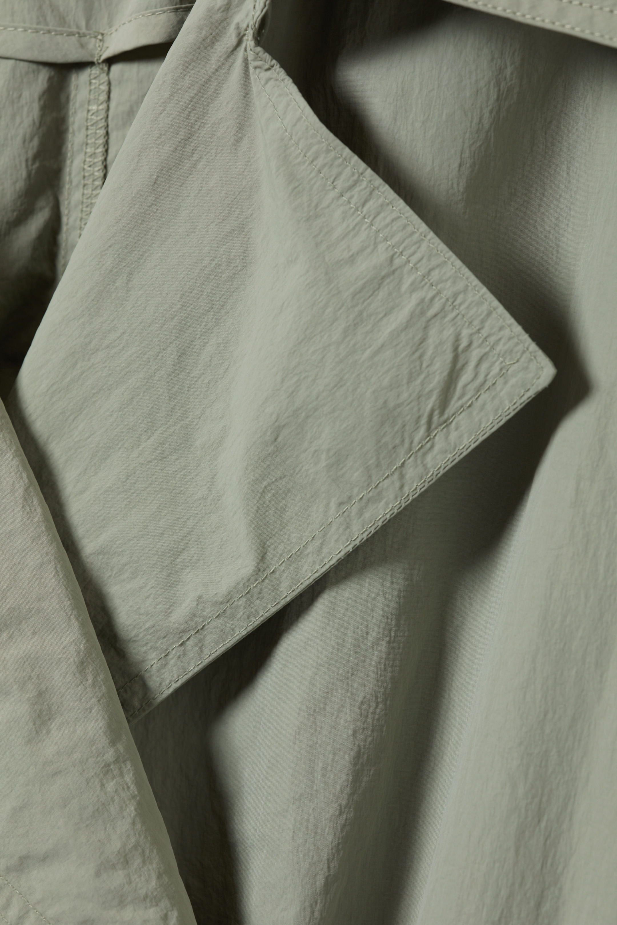 Khakigrün - Oversized-Trenchcoat aus Nylon mit Gürtel - 5