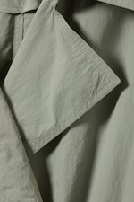 Khakigrün - Oversized-Trenchcoat aus Nylon mit Gürtel - 5