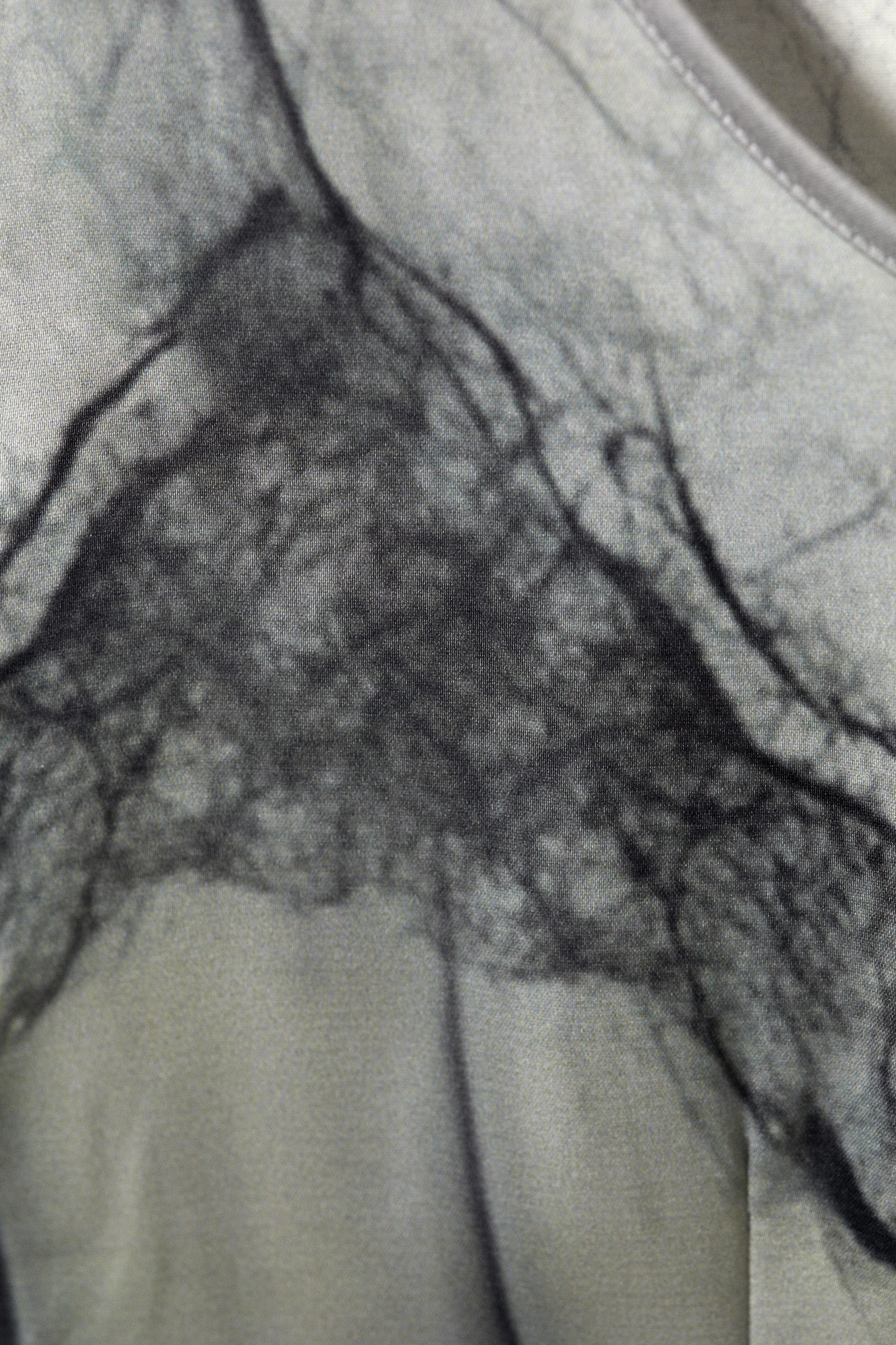 Trompe-l'œil lace print - Short Printed Tank Dress - 7