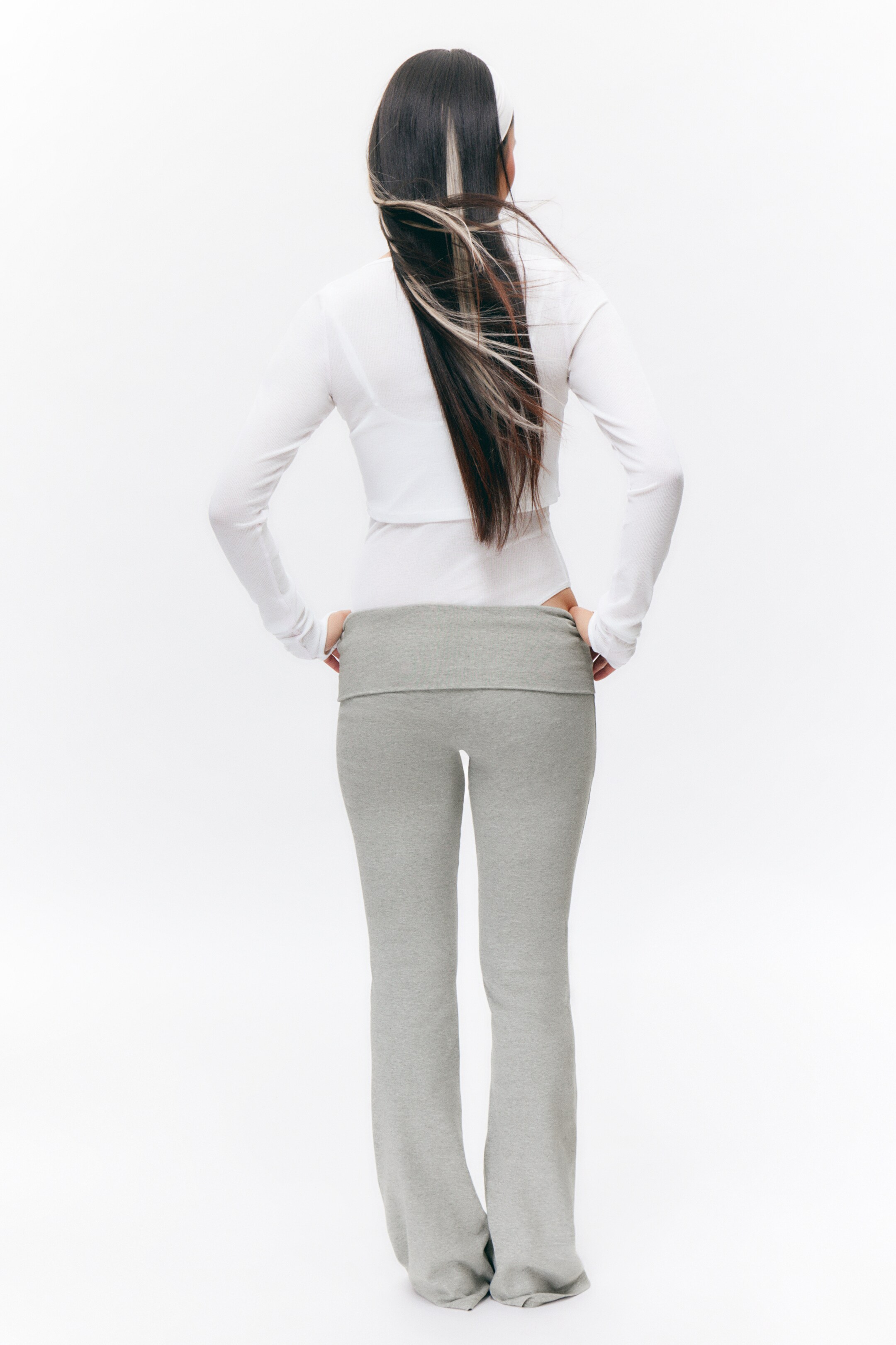 Größeres Bild anzeigen: Ausgestellte Pyjamahose mit niedrigem Bund - Grau meliert - Ladies | H&M AT 4