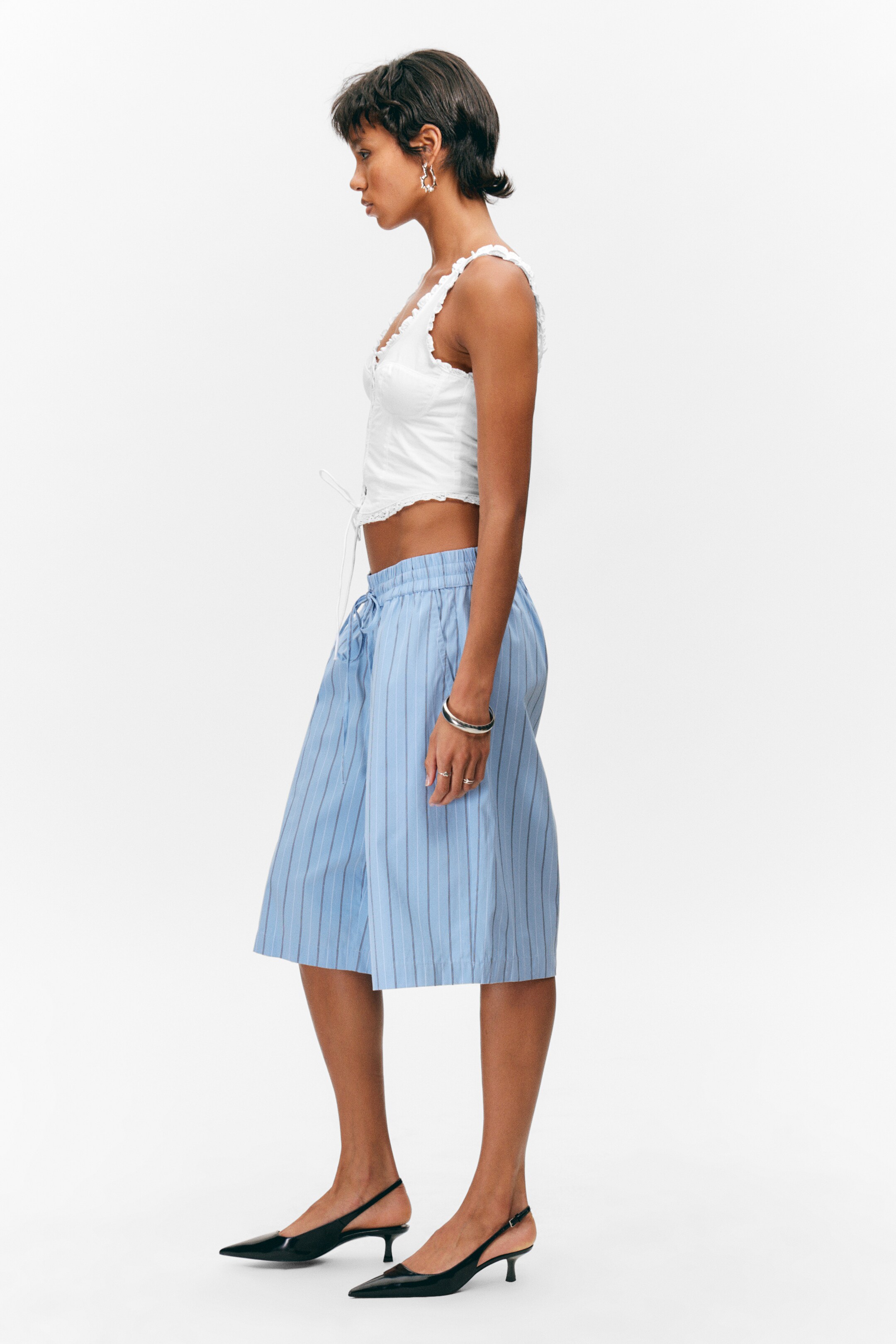 Ingrandisci l'immagine: Relaxed Low Rise Knee-length Cotton Shorts - Striped Blue - DONNA | H&M CH 3