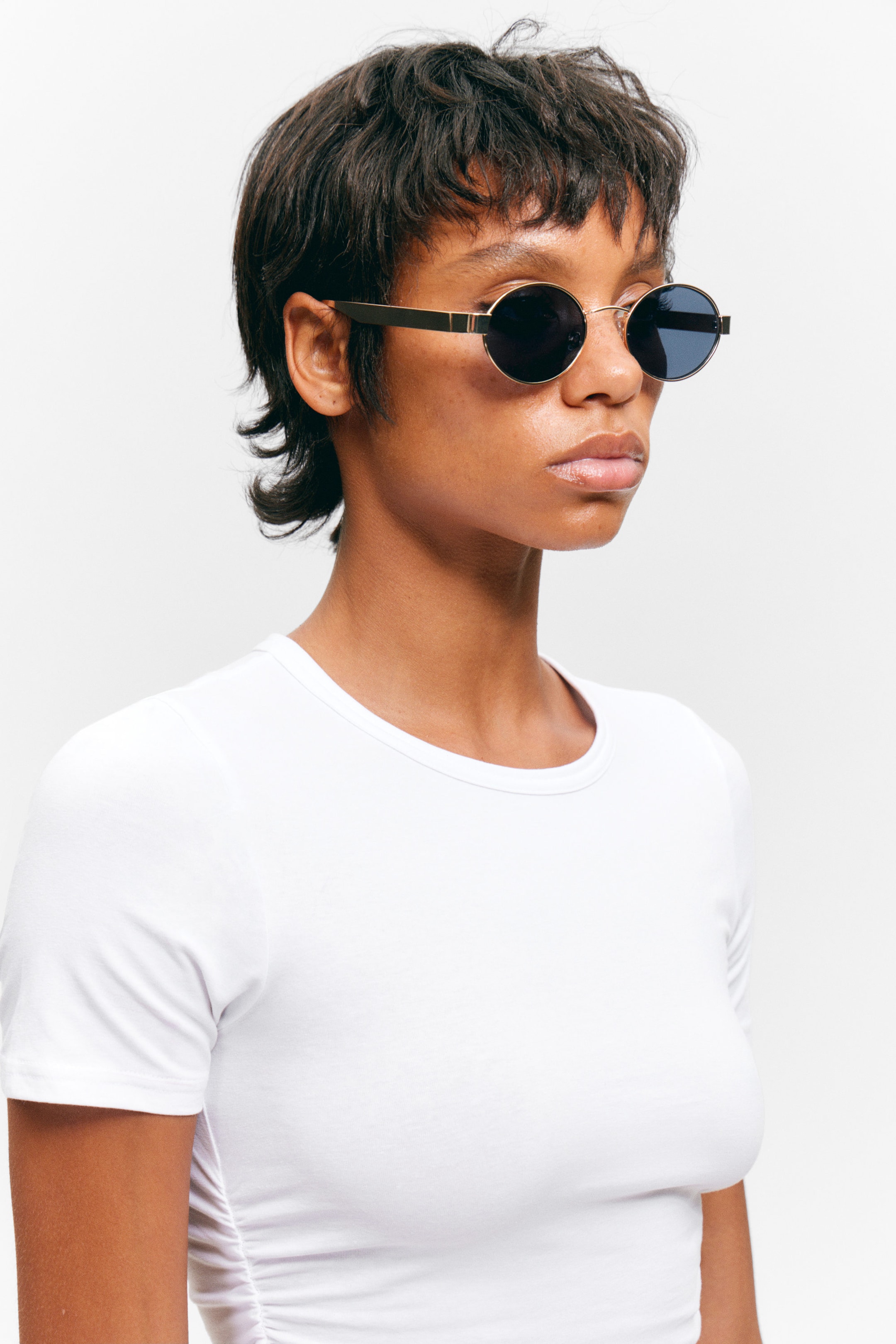 Golden - Dunkelblaue Gläser - Minimalistische ovale Sonnenbrille aus Metall - 2