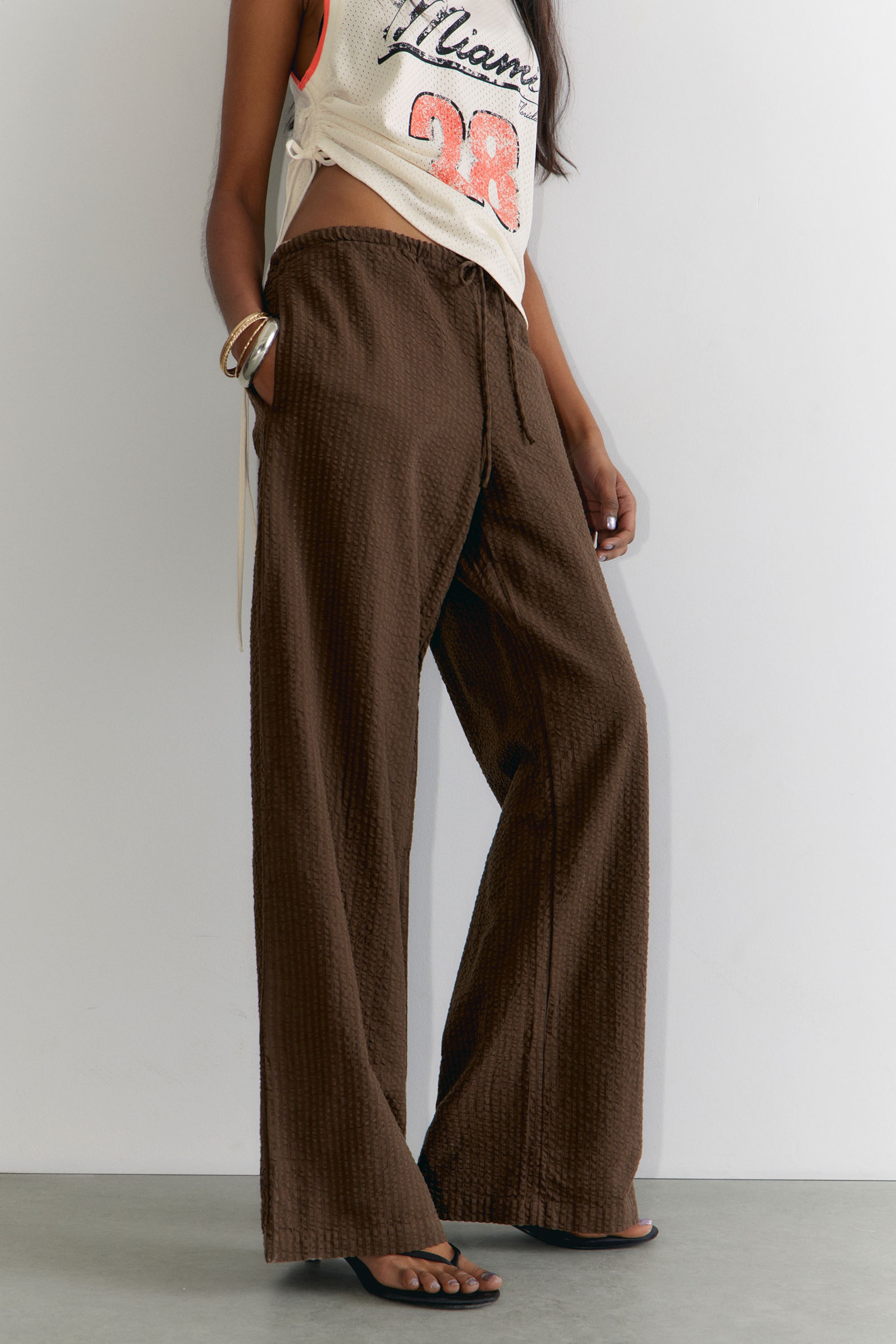 Dark Brown - Low-Rise Relaxed Pull-on Trousers - 2