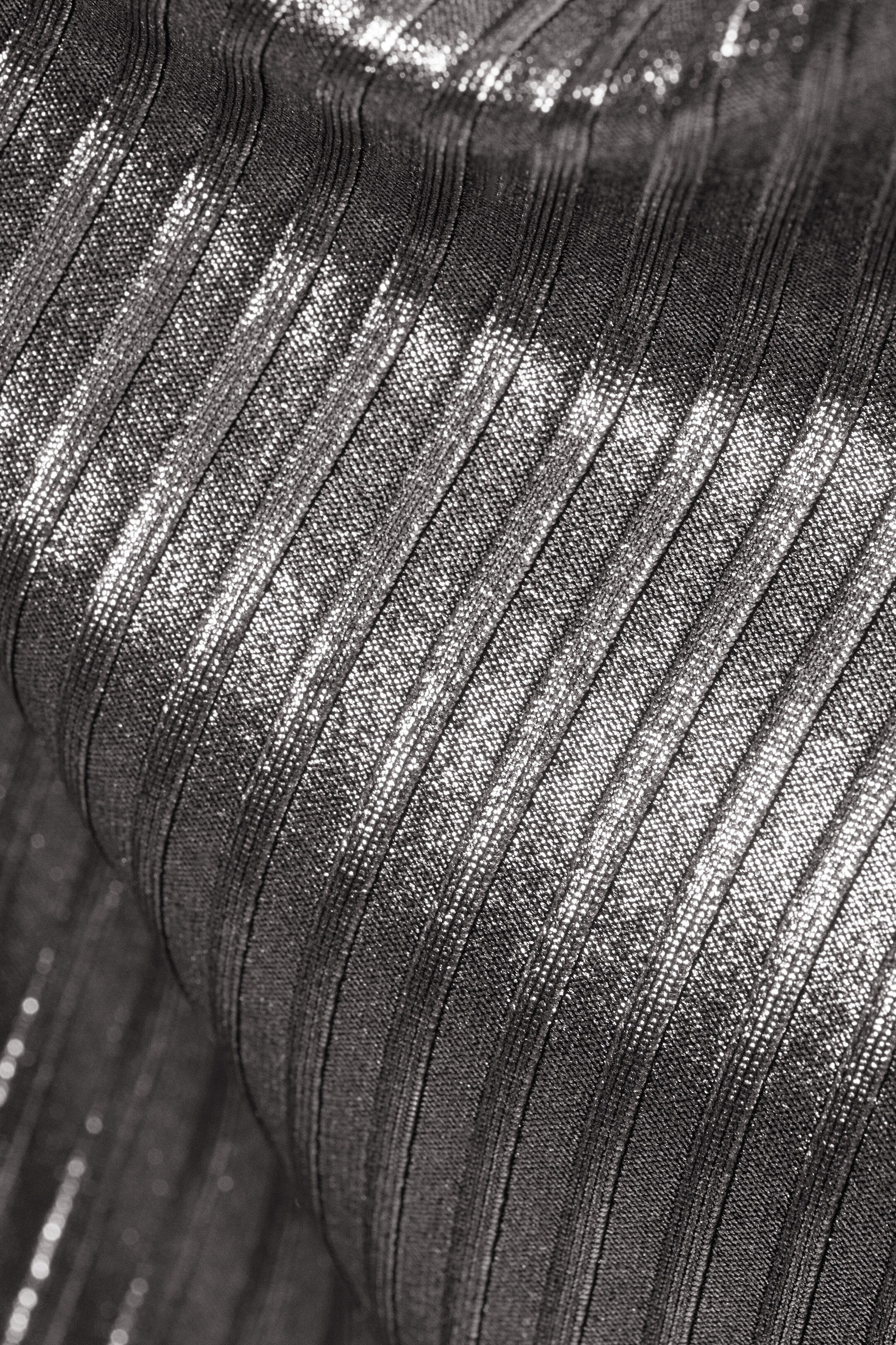 Größeres Bild ansehen: Figurbetontes Mini-Tube-Kleid in Metallic-Optik - Metallic - Ladies | H&M DE 2