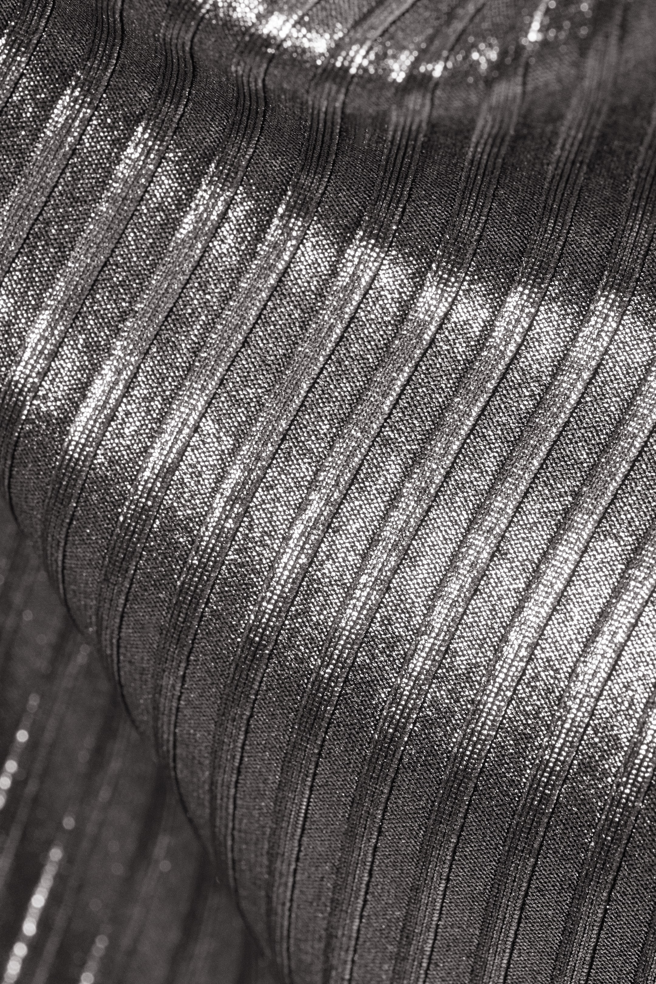 Größeres Bild ansehen: Figurbetontes Mini-Tube-Kleid in Metallic-Optik - Metallic - Ladies | H&M DE 2