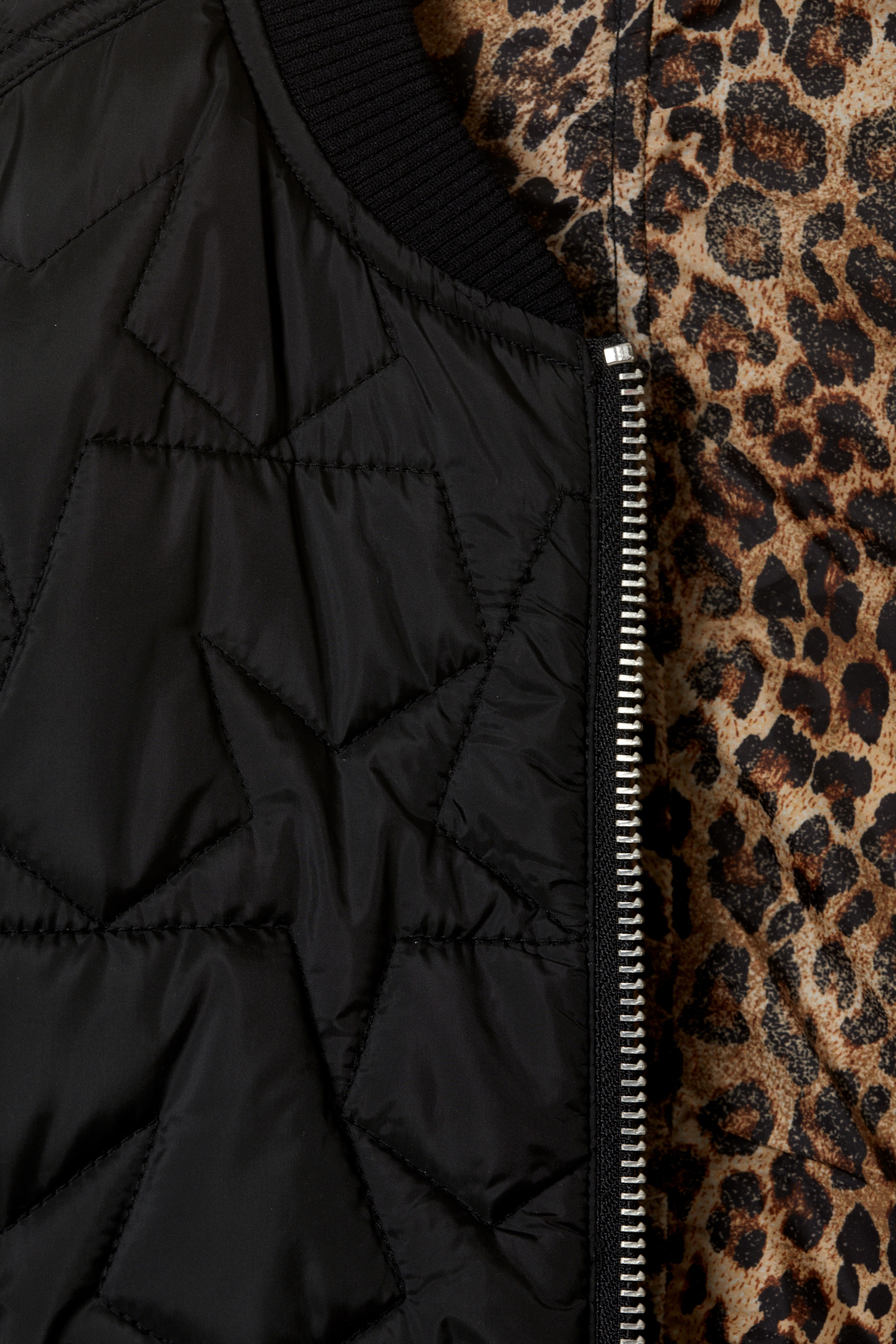 Größeres Bild ansehen: Locker geschnittene, wendbare Bomberjacke - Leopard/Schwarz - Ladies | H&M DE 3