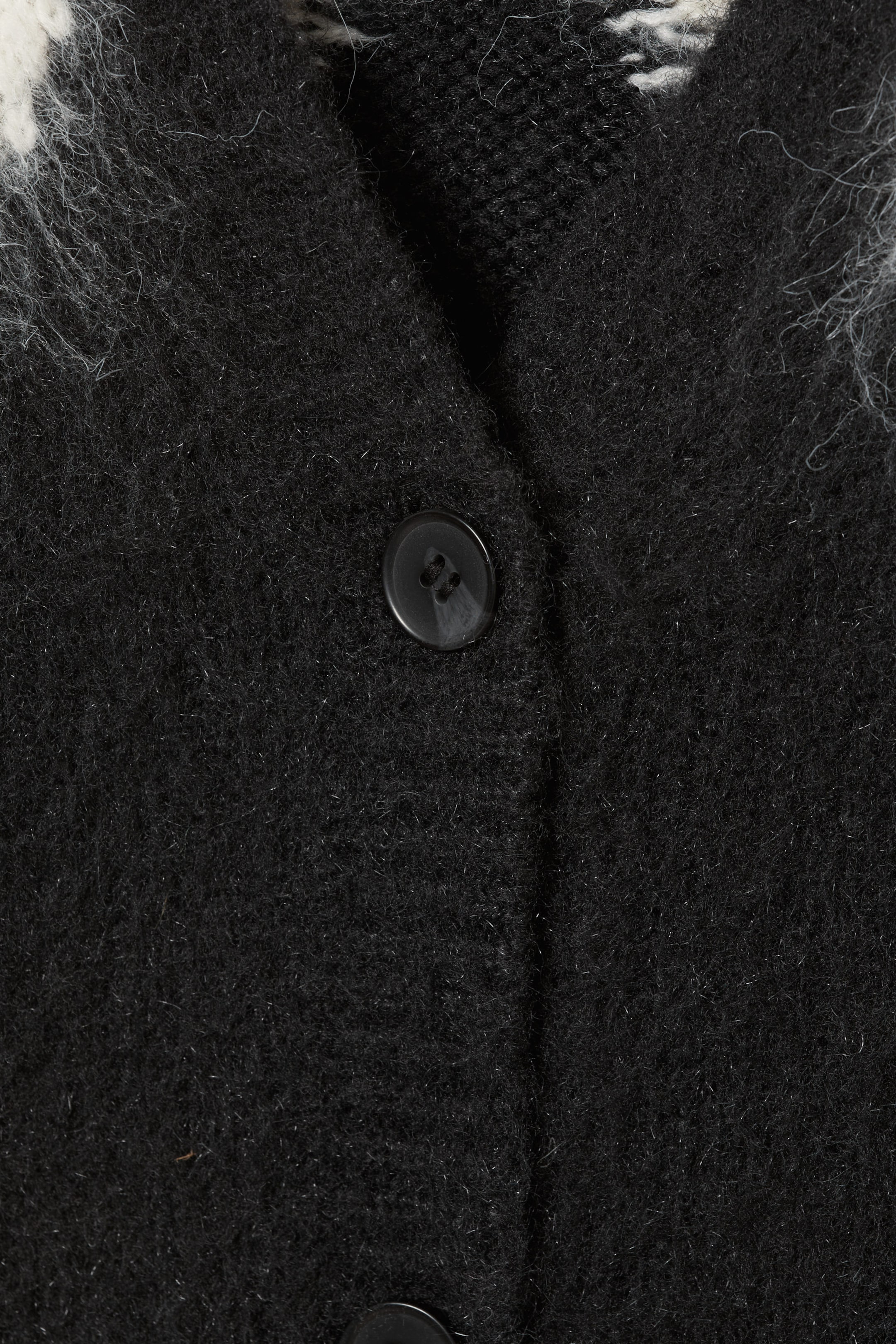 Schwarz-Weiss - Flauschige Strickjacke - 1