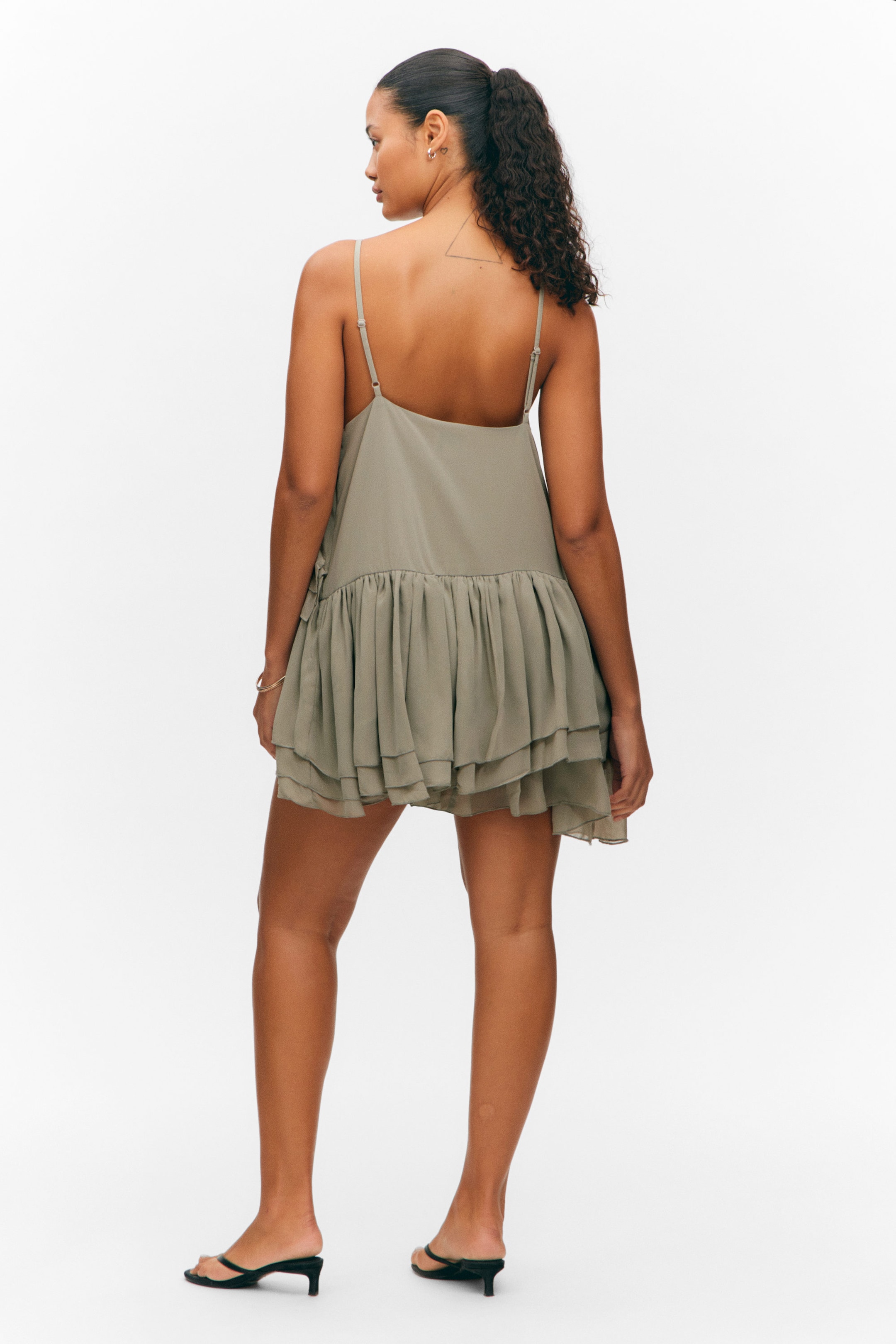 Kakigroen - Gelaagde mini-cami-jurk met ruches - 3