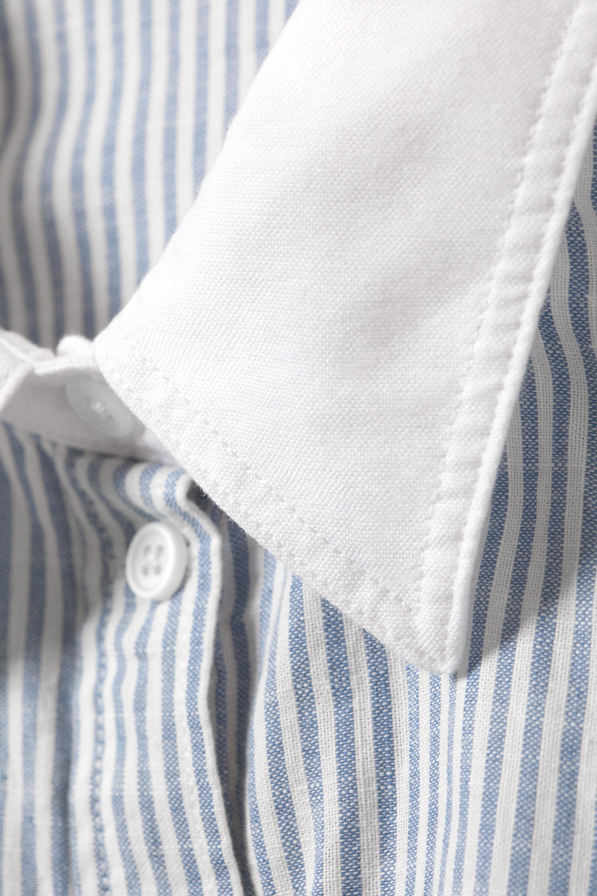 Blau-weiß gestreift - Lockeres, kürzer geschnittenes Cargo-Shirt - 4