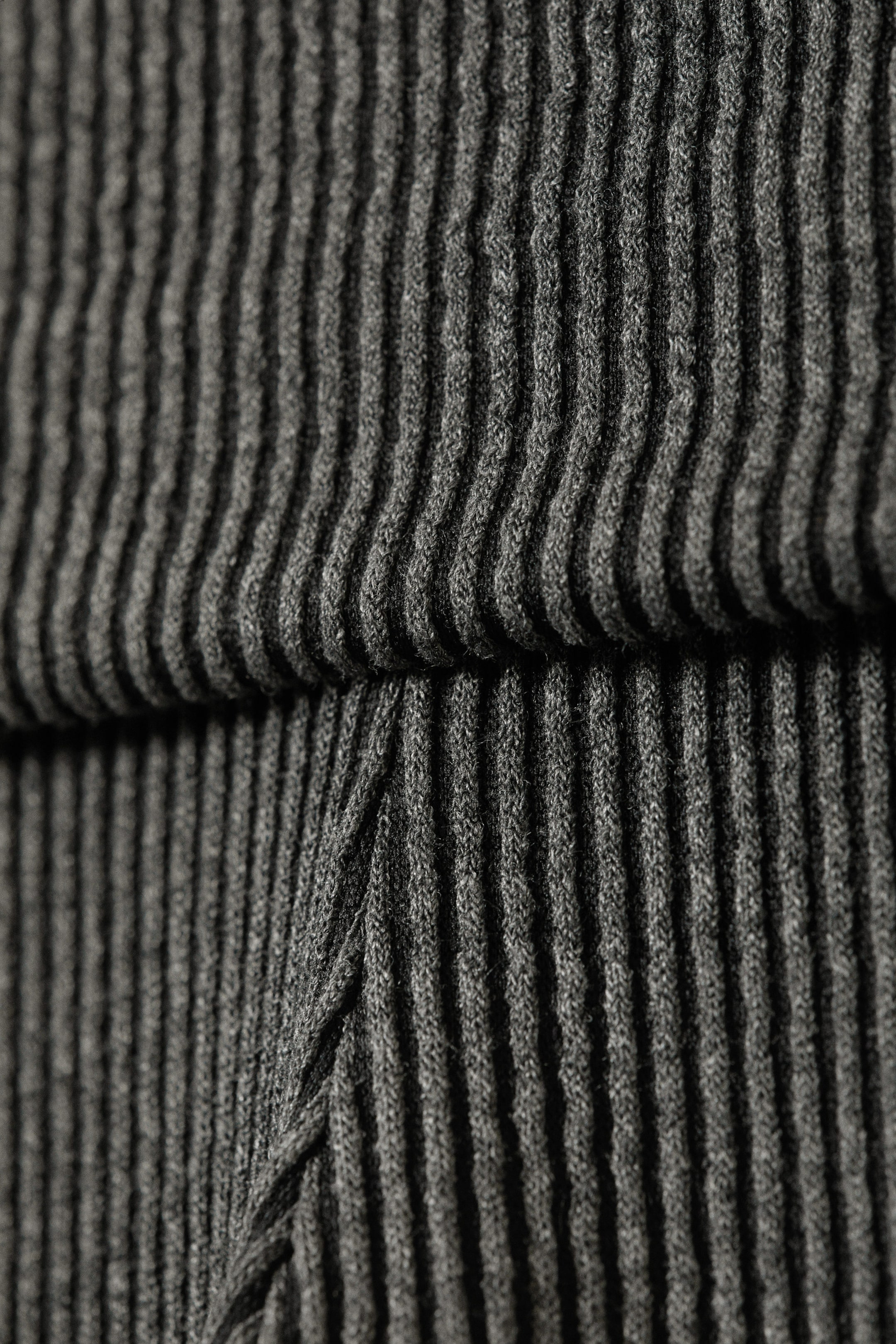 Dunkelgrau - Ausgestellte, gerippte Hose mit niedriger Taille - 4