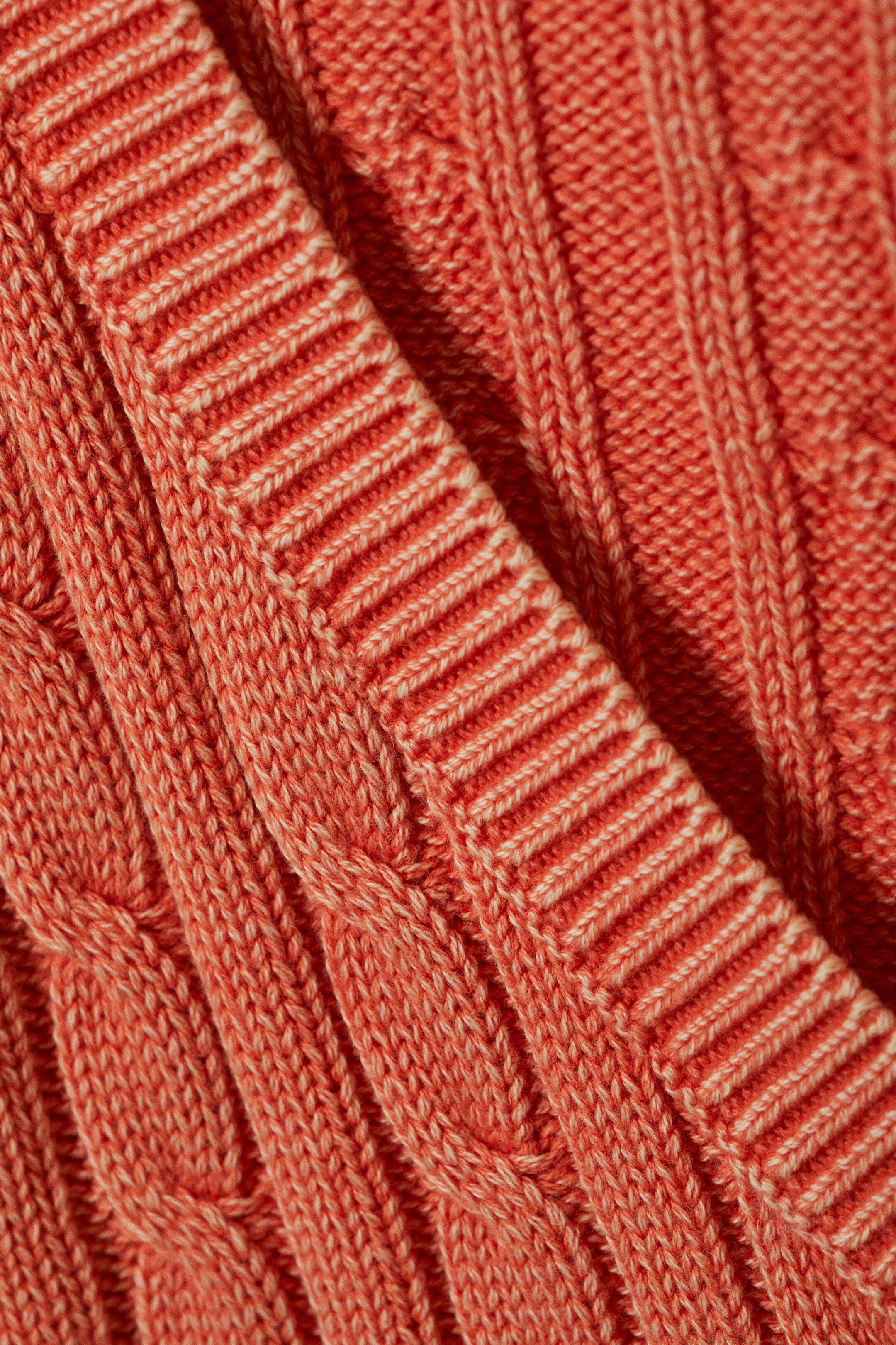 Visa större bild: Croppad kabelstickad tröja - Korall - DAM | H&M FI 5