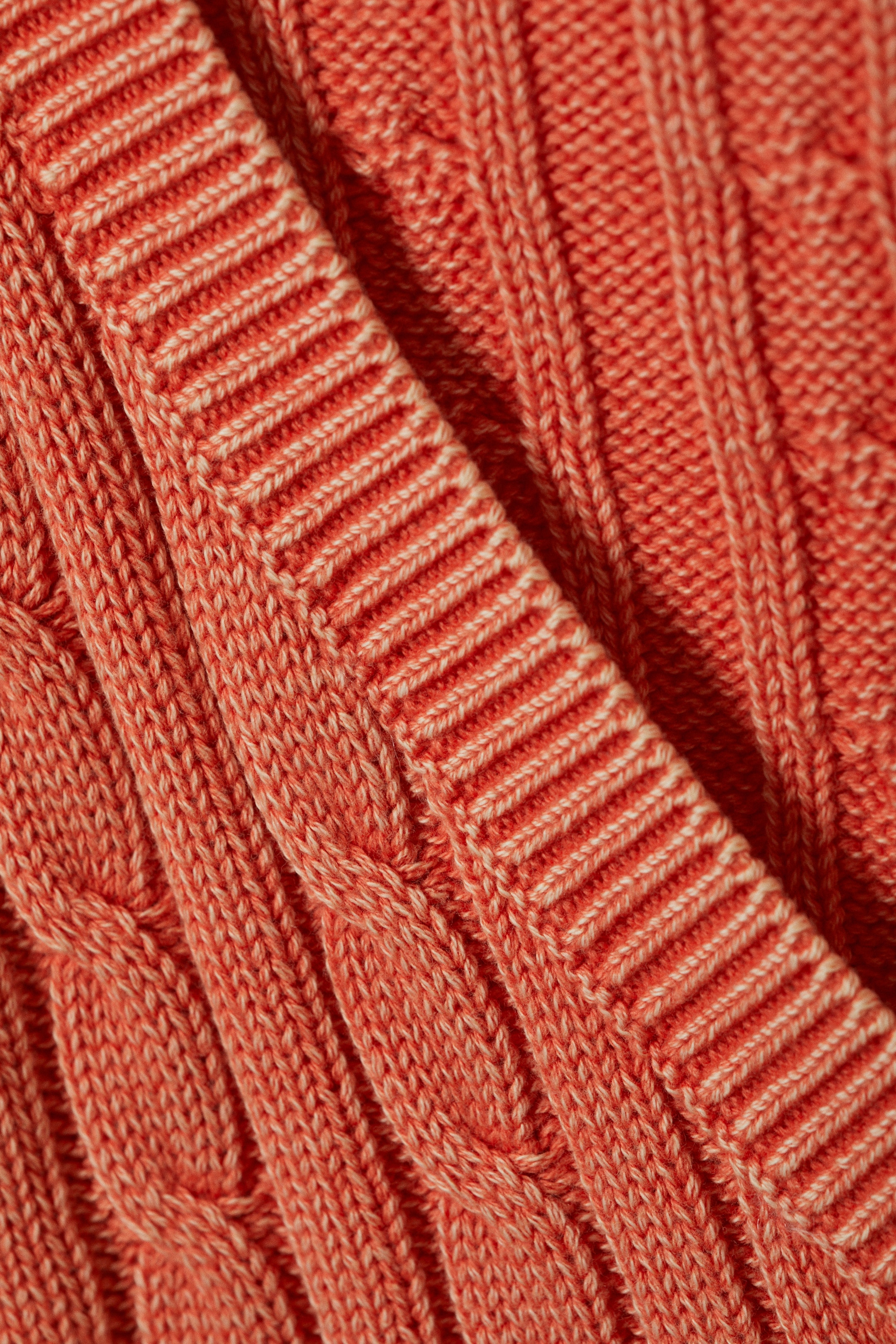 Visa större bild: Croppad kabelstickad tröja - Korall - DAM | H&M FI 5