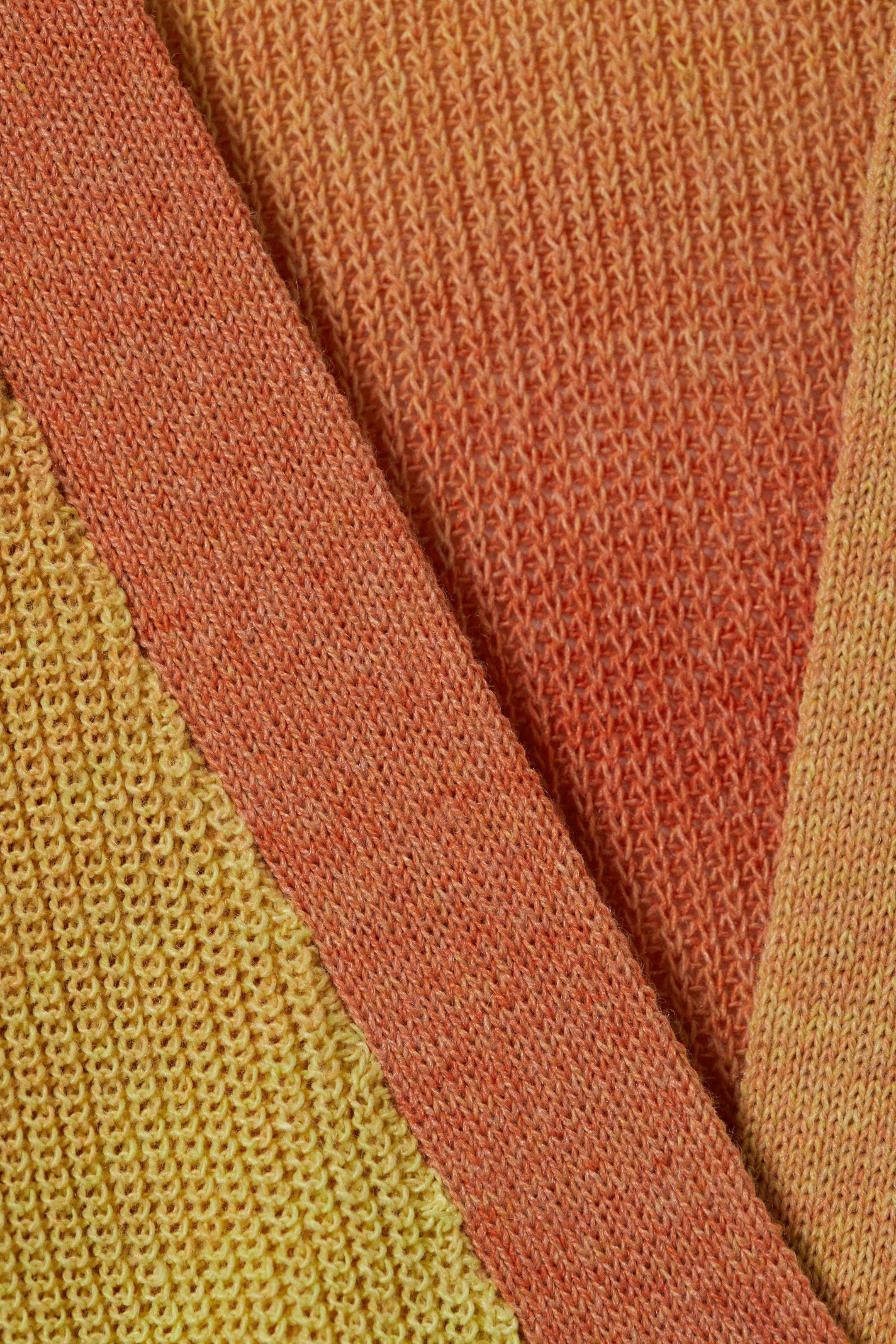 Verlauf in Orange und Gelb - Strickjacke mit Farbverlauf und V-Ausschnitt - 1
