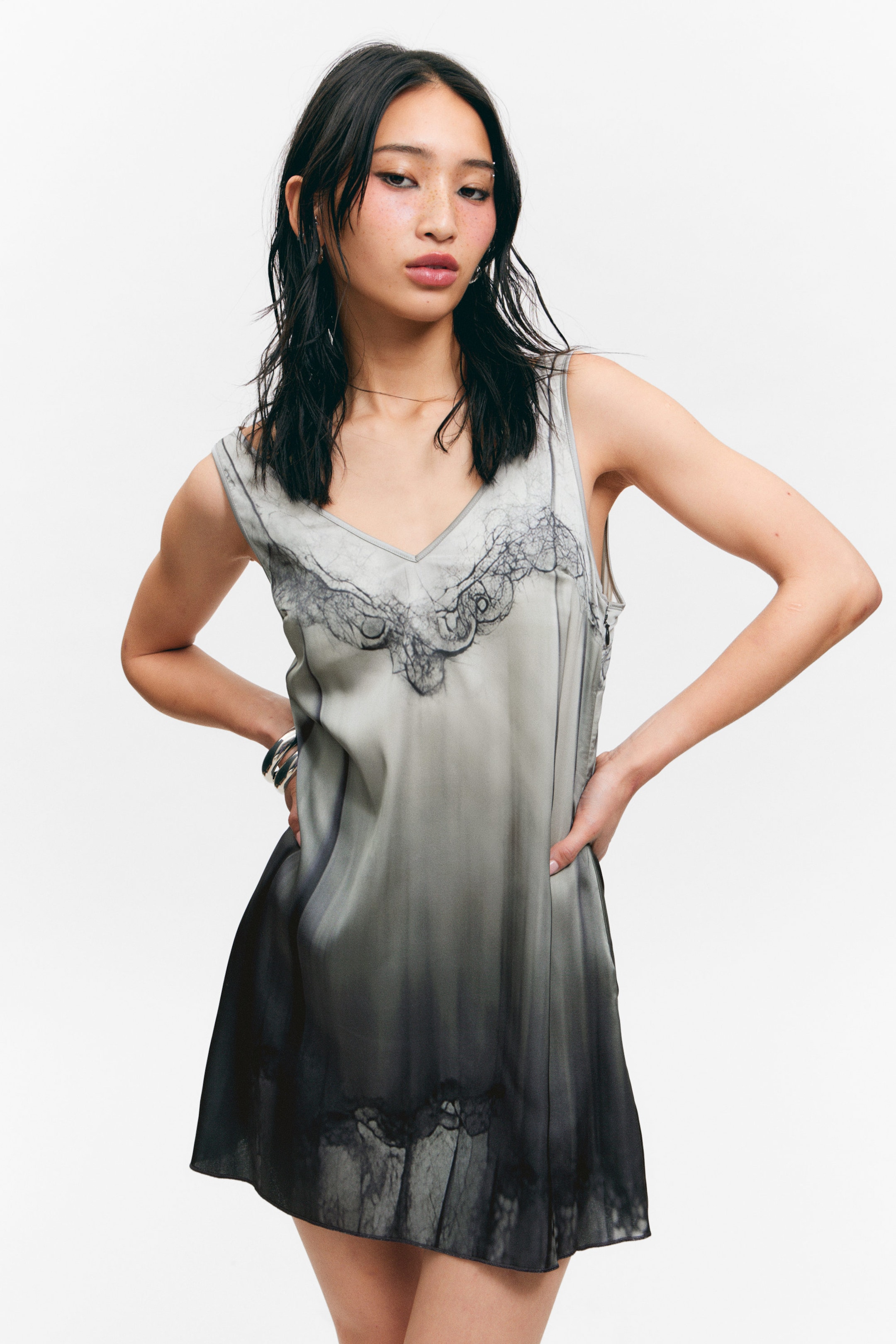 Trompe-l'œil lace print - Short Printed Tank Dress - 3