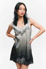 Trompe-l'œil lace print - Short Printed Tank Dress - 3