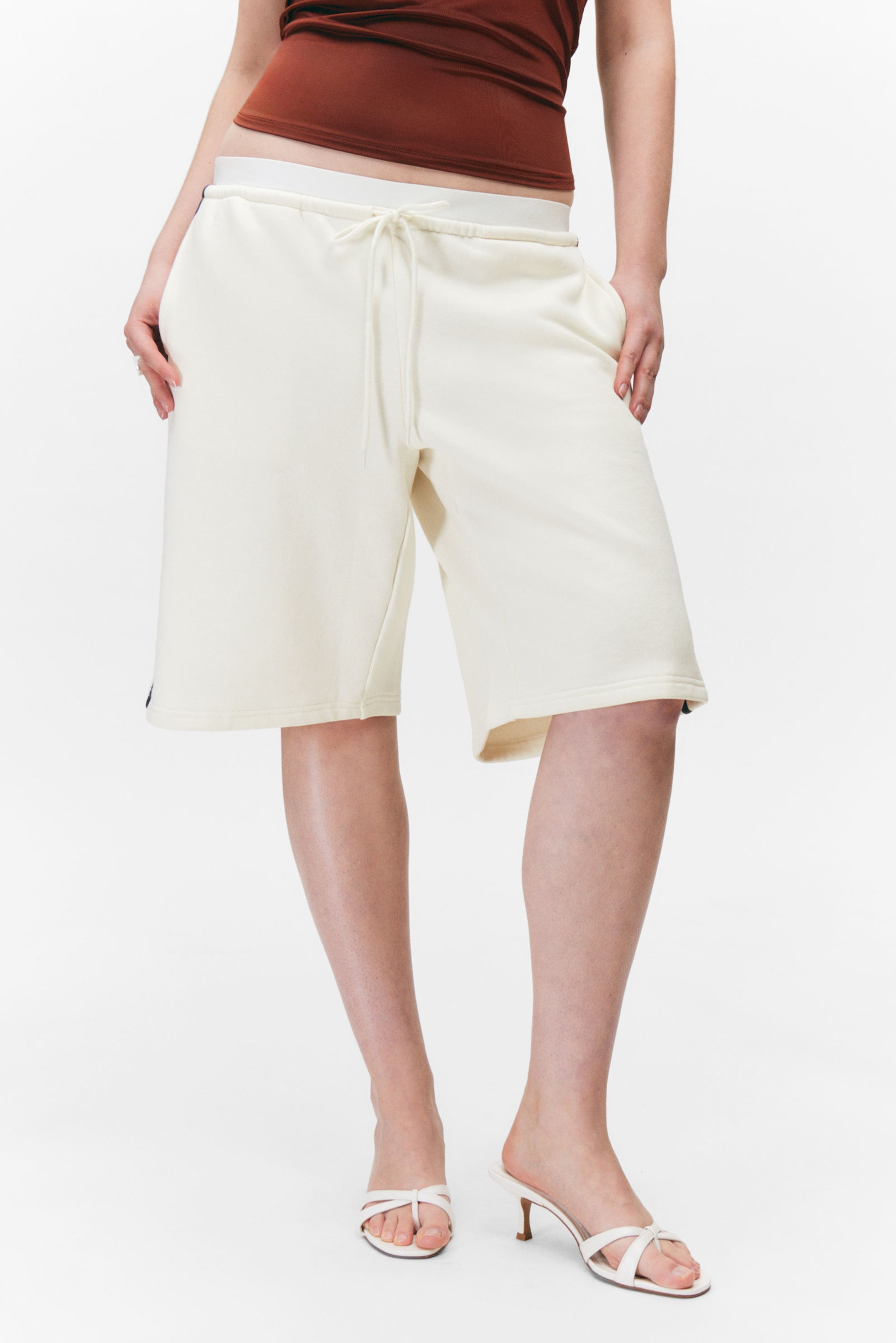White - Black Stripe - Relaxed fit terry bermudashort met lage taille - 2