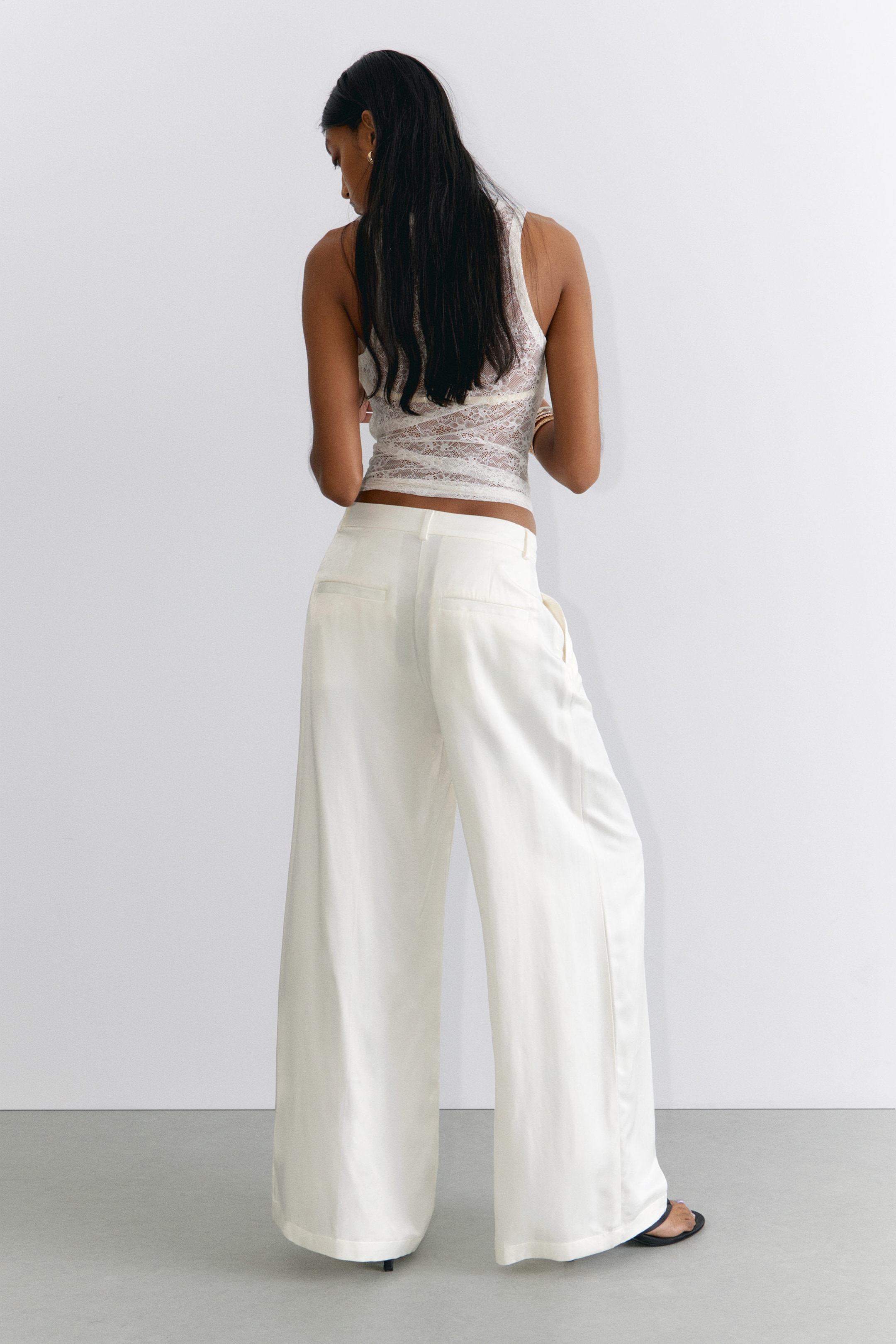 vit satin - Vida plisserade kostymbyxor med hög midja - 2