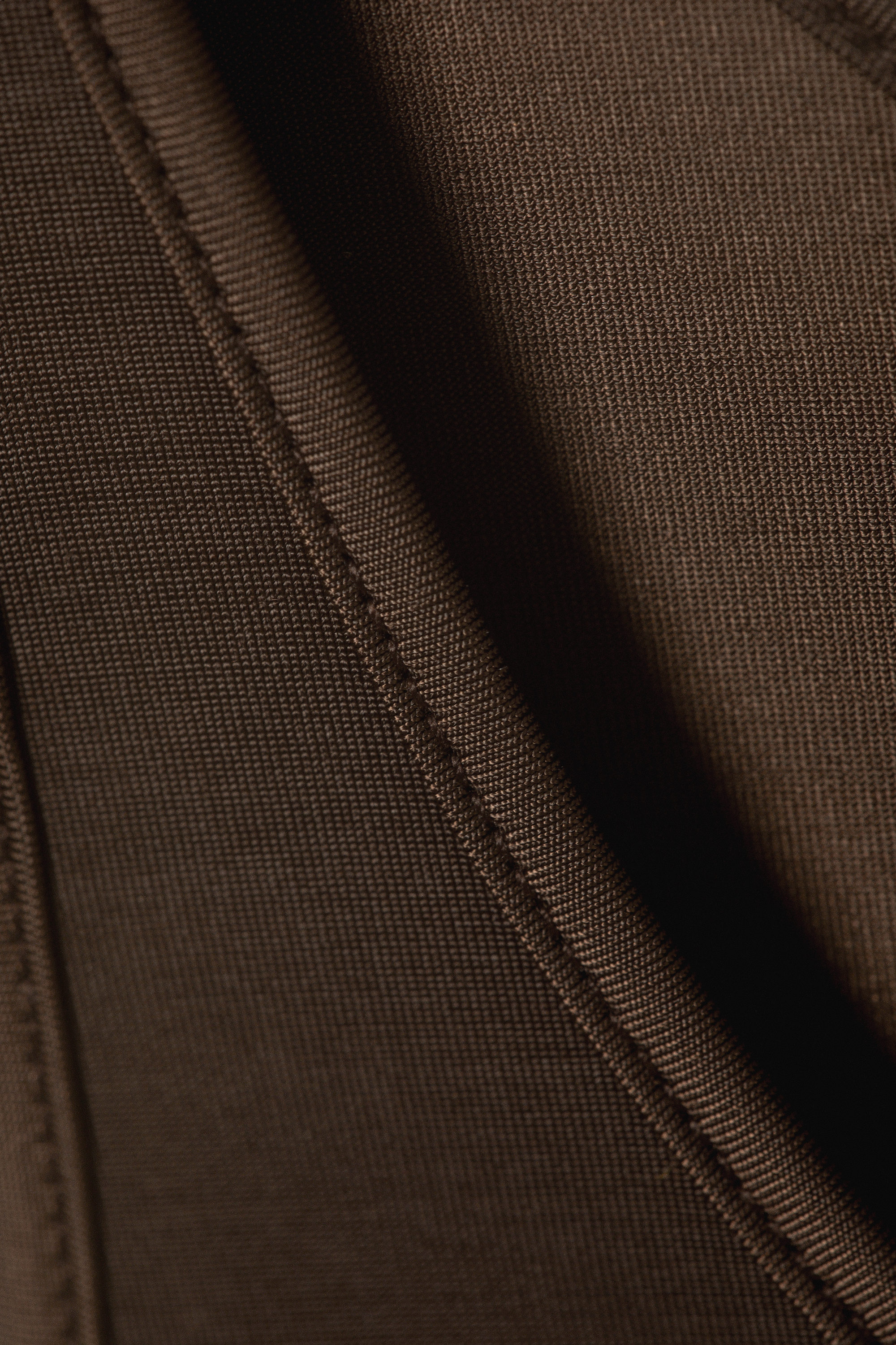 Dunkelbraun - Mini-Trägerkleid aus Jersey - 5
