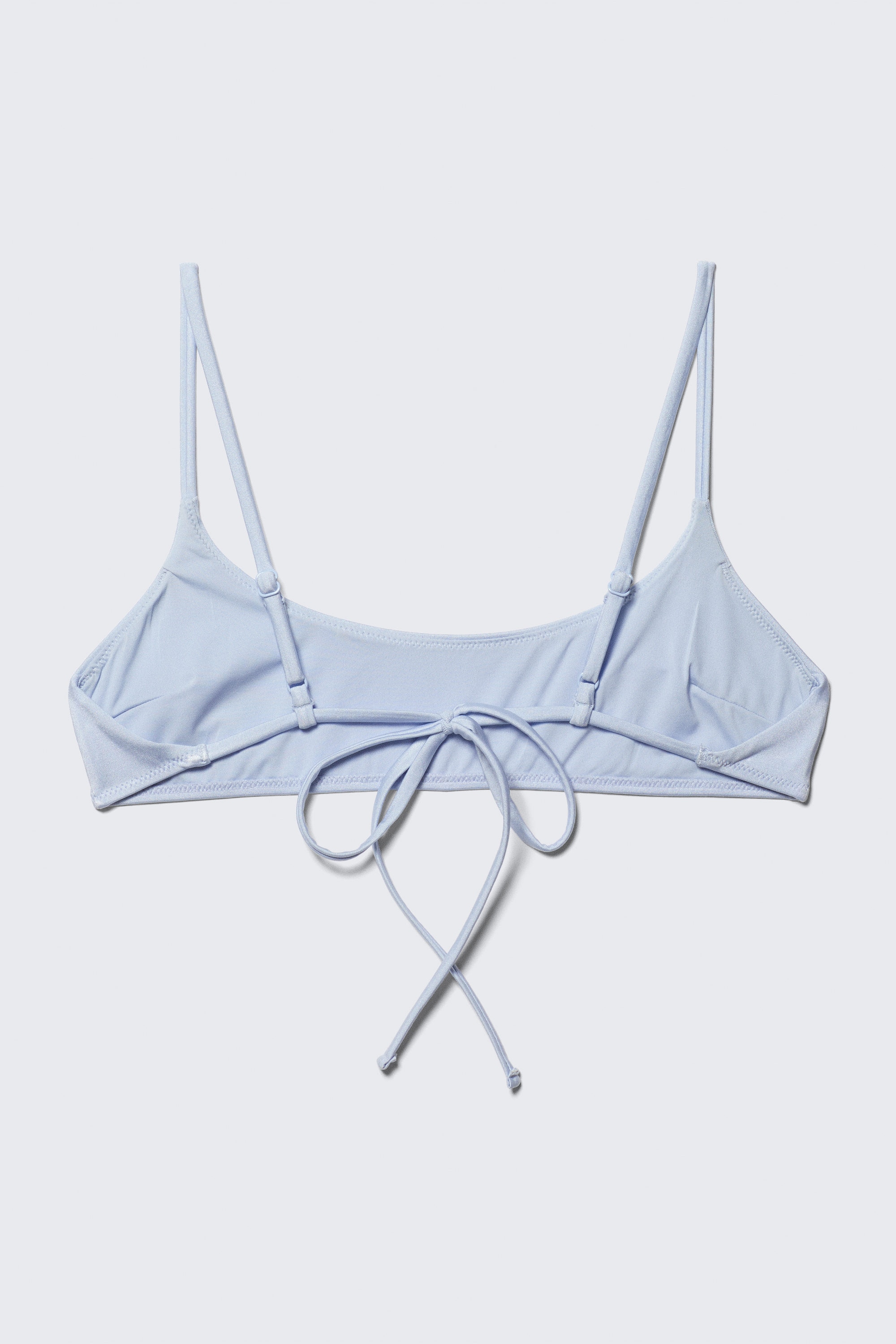 Glänzendes Hellblau - Bikinioberteil mit tiefem Ausschnitt - 5