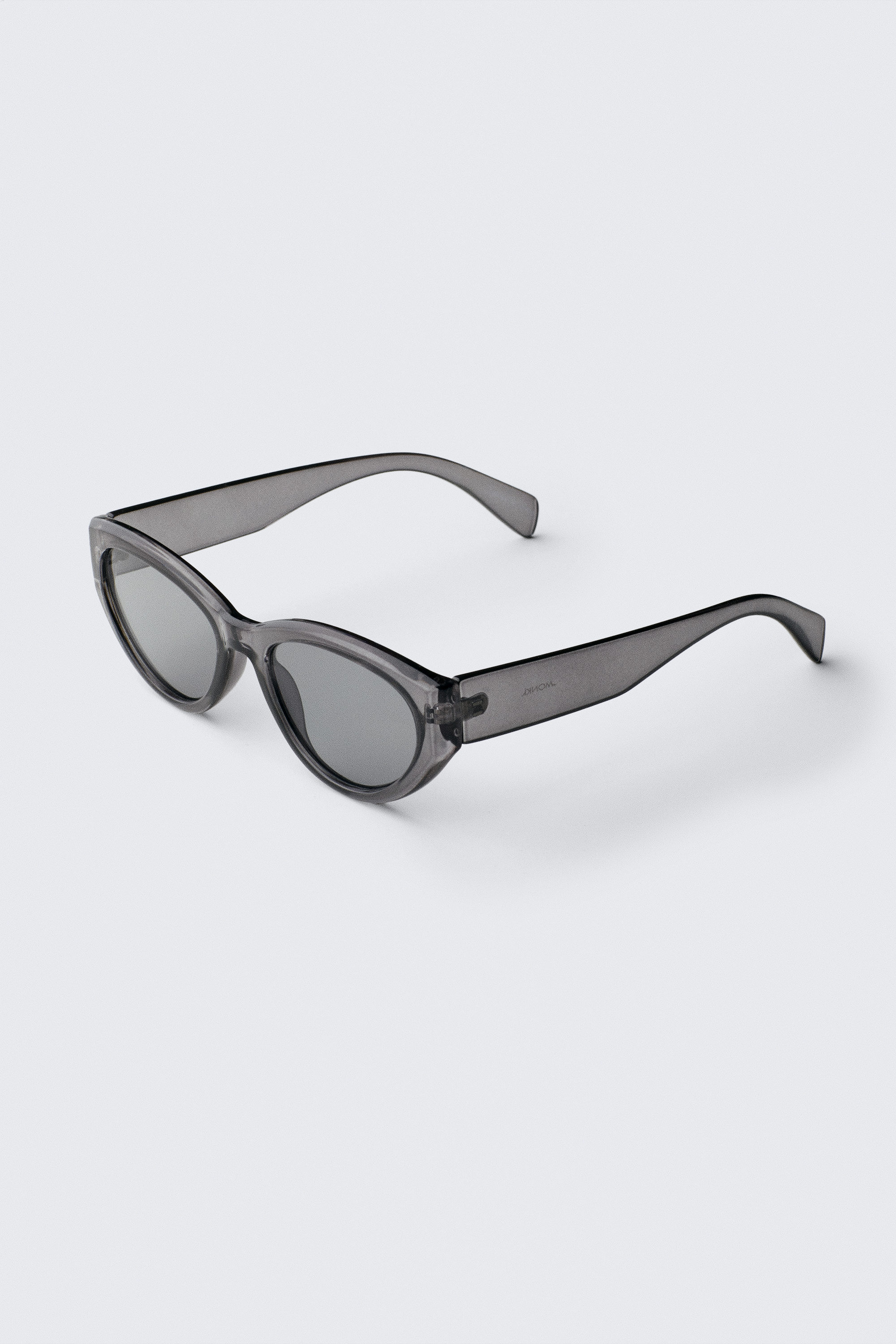 Transparentes Grau - Eckige Cat-Eye-Sonnenbrille - 3