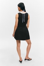 Schwarz - Scuba-Kleid mit V-Ausschnitt und Fit-and-Flare-Cut - 3