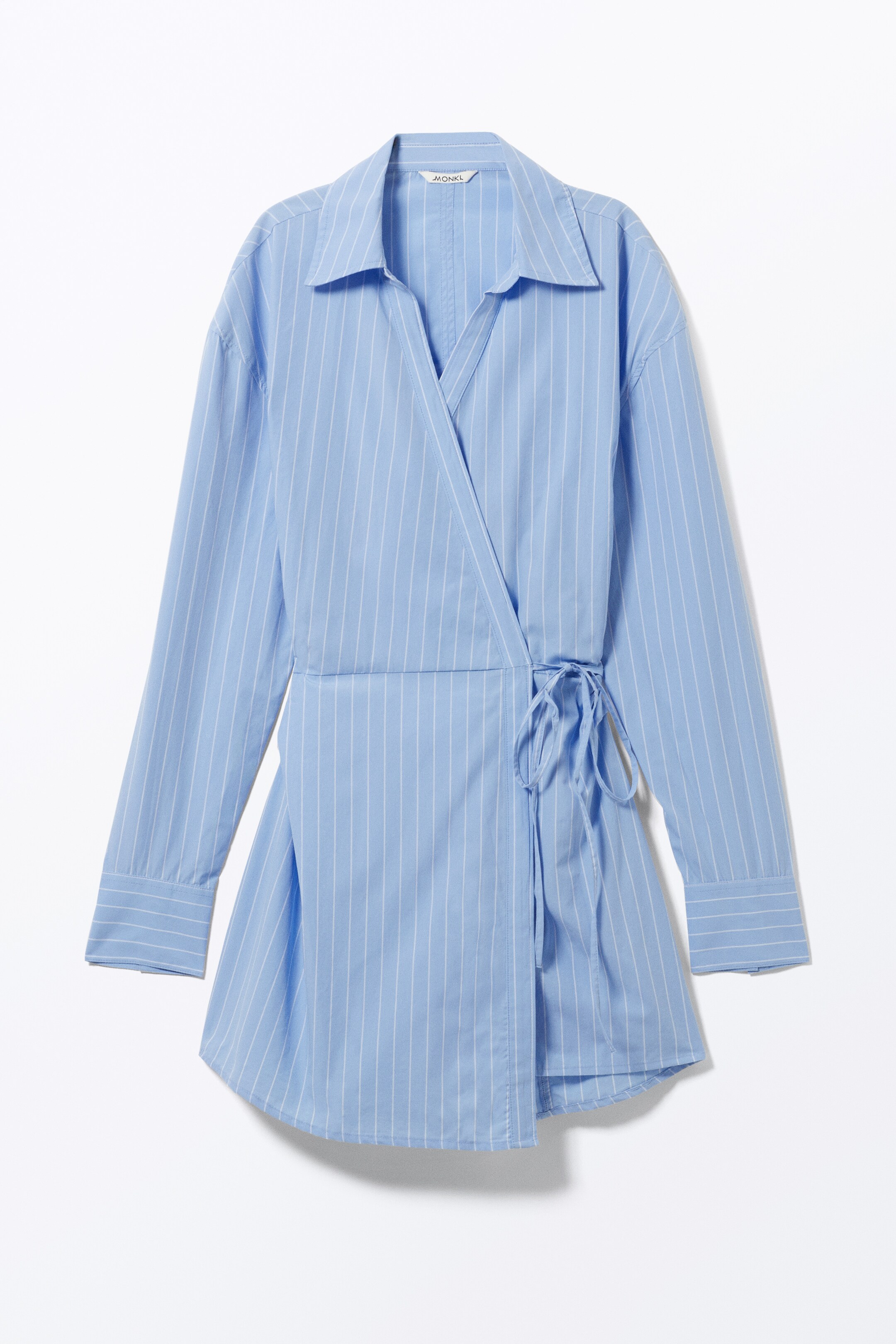 Grotere afbeelding bekijken: Long-Sleeved Mini Wrap Shirt Dress - Light Blue Pinstripe - DAMES | H&M BE 4