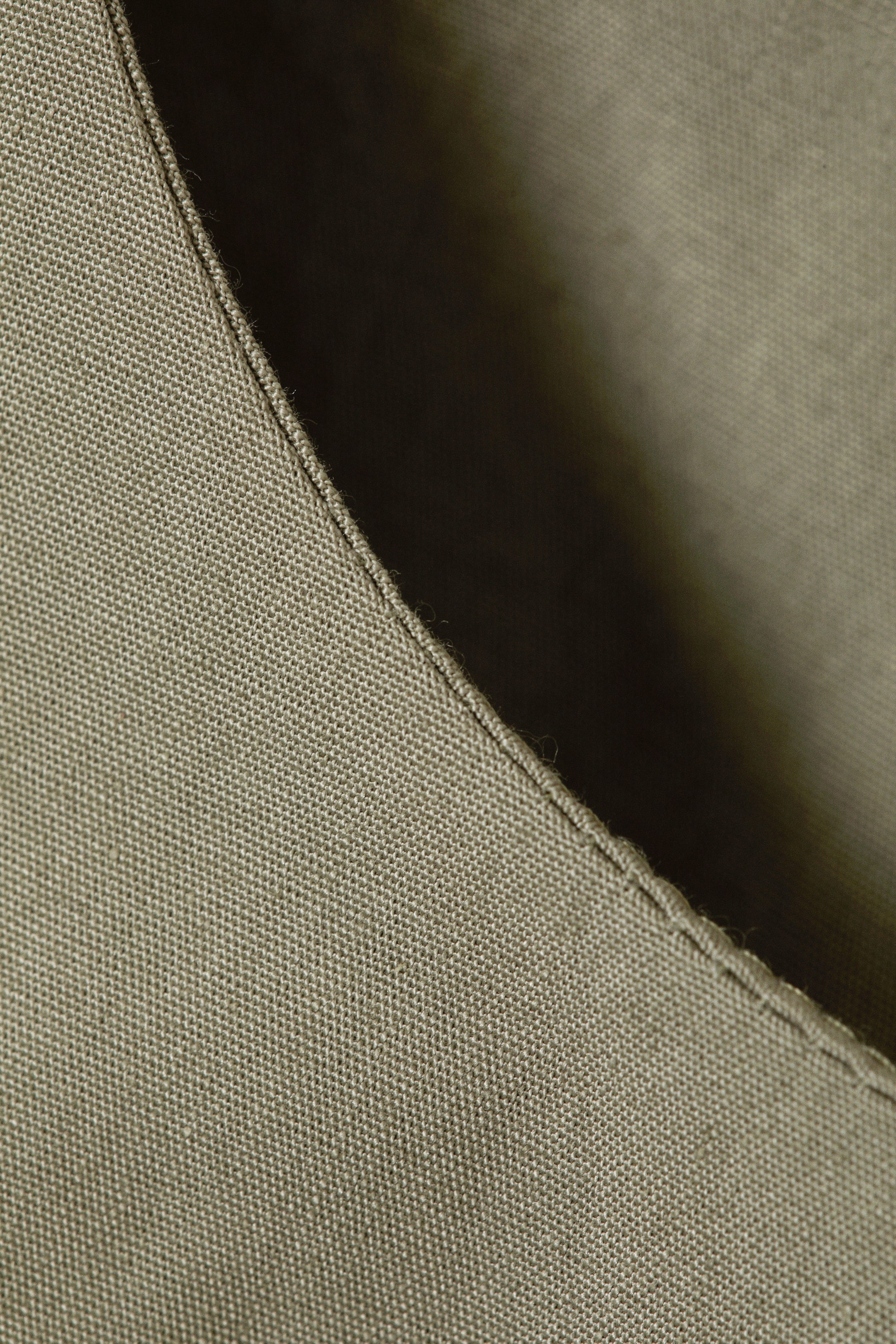 Khakigrün - Ärmelloses Popeline-Top mit Ballonsaum - 4