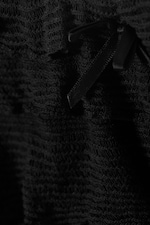 Schwarz - Mini-Shorts aus Spitze mit Rüschen - 1