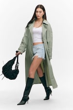 Khakigrün - Oversized-Trenchcoat aus Nylon mit Gürtel - 2