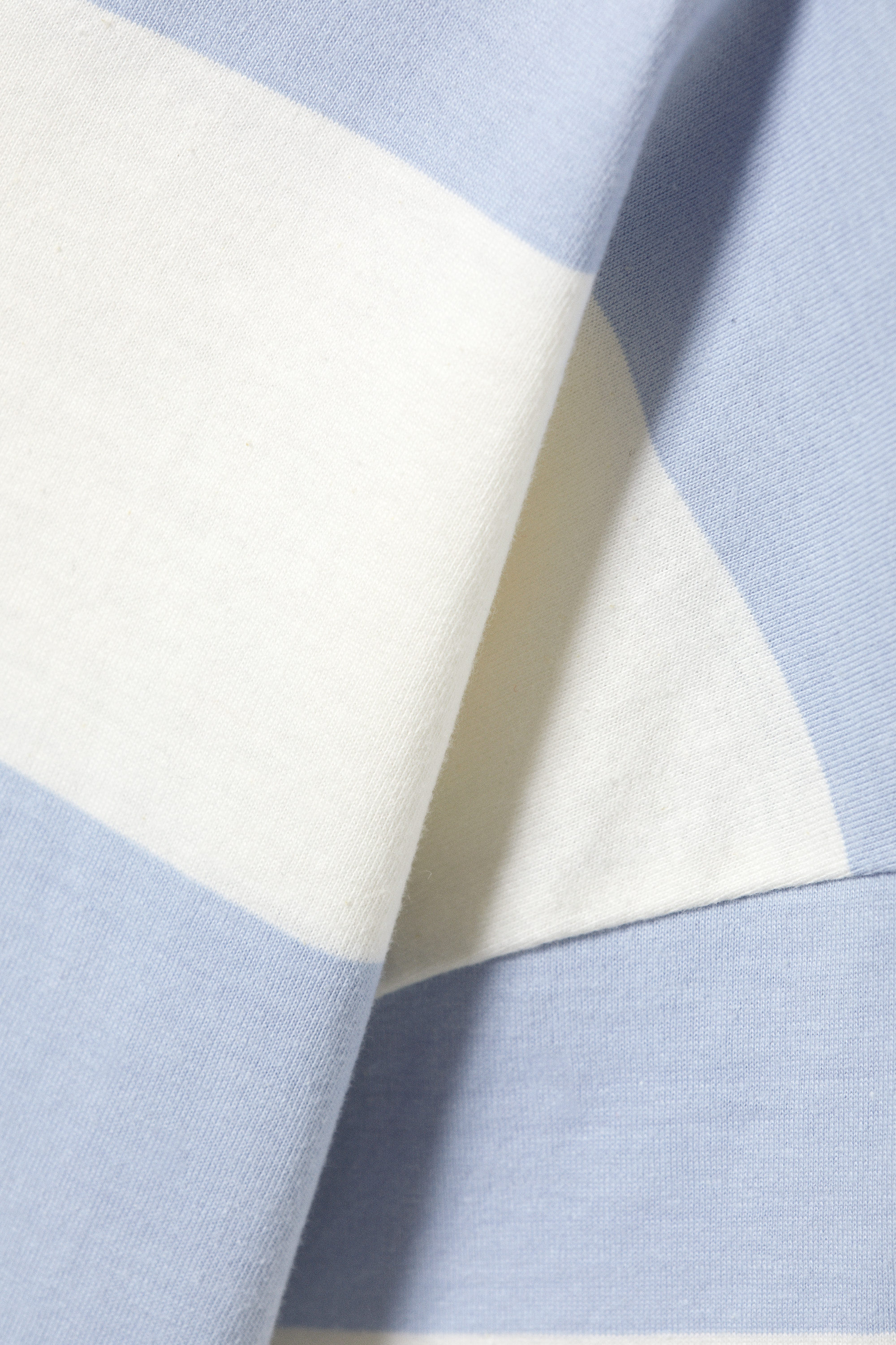 Hellblau & Weiß gestreift - 28 - Bedrucktes T-Shirt mit Boxy Fit - 6