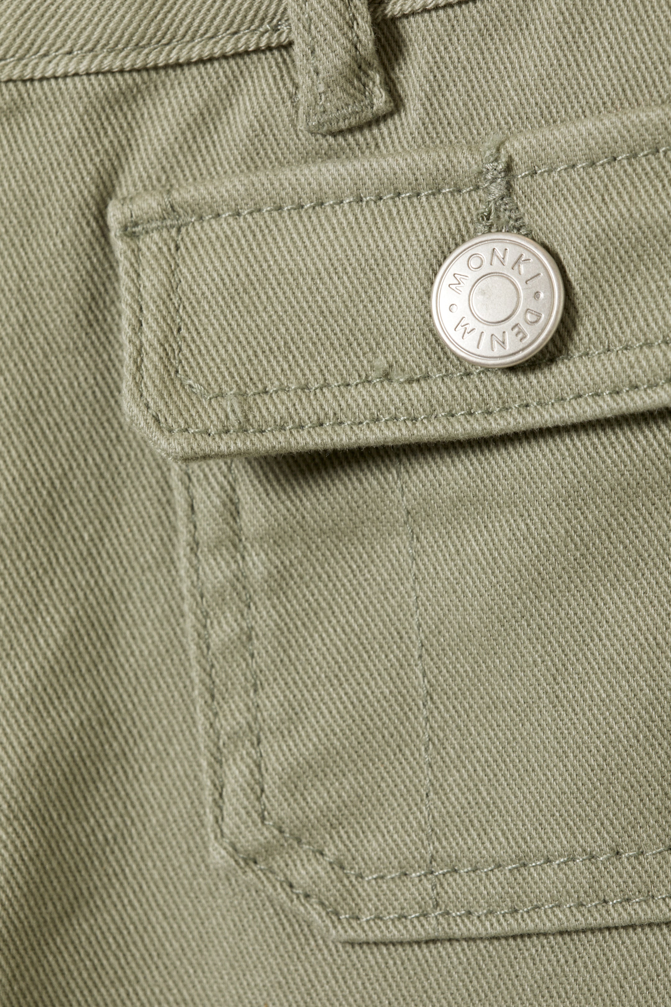 Visualizza immagine più grande: Pantaloni bootcut in twill a vita bassa - Verde kaki - DONNA | H&M IT 6