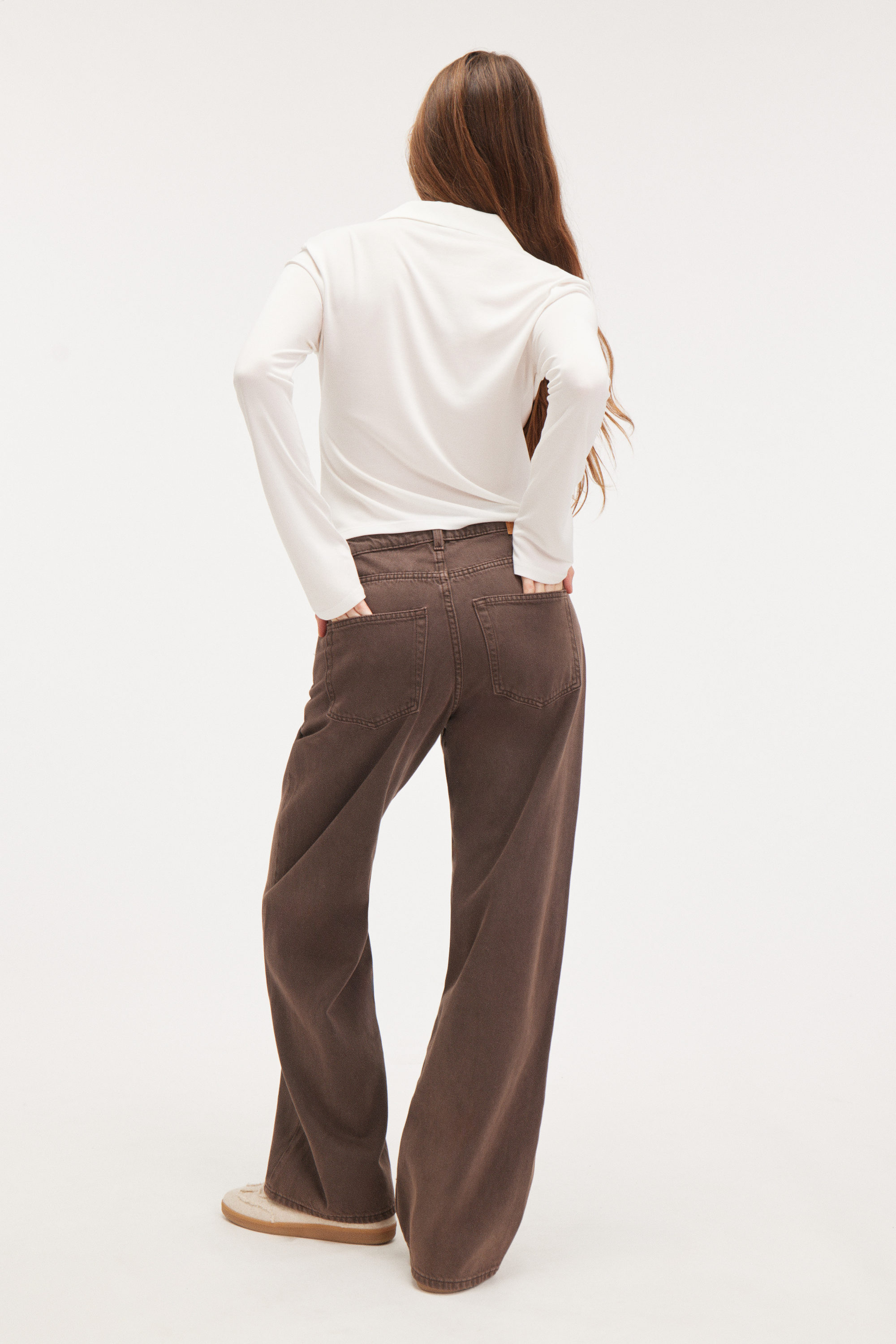 Ausgeblichenes Braun - Niedrige, lockere Jeans "Naoki" - 4