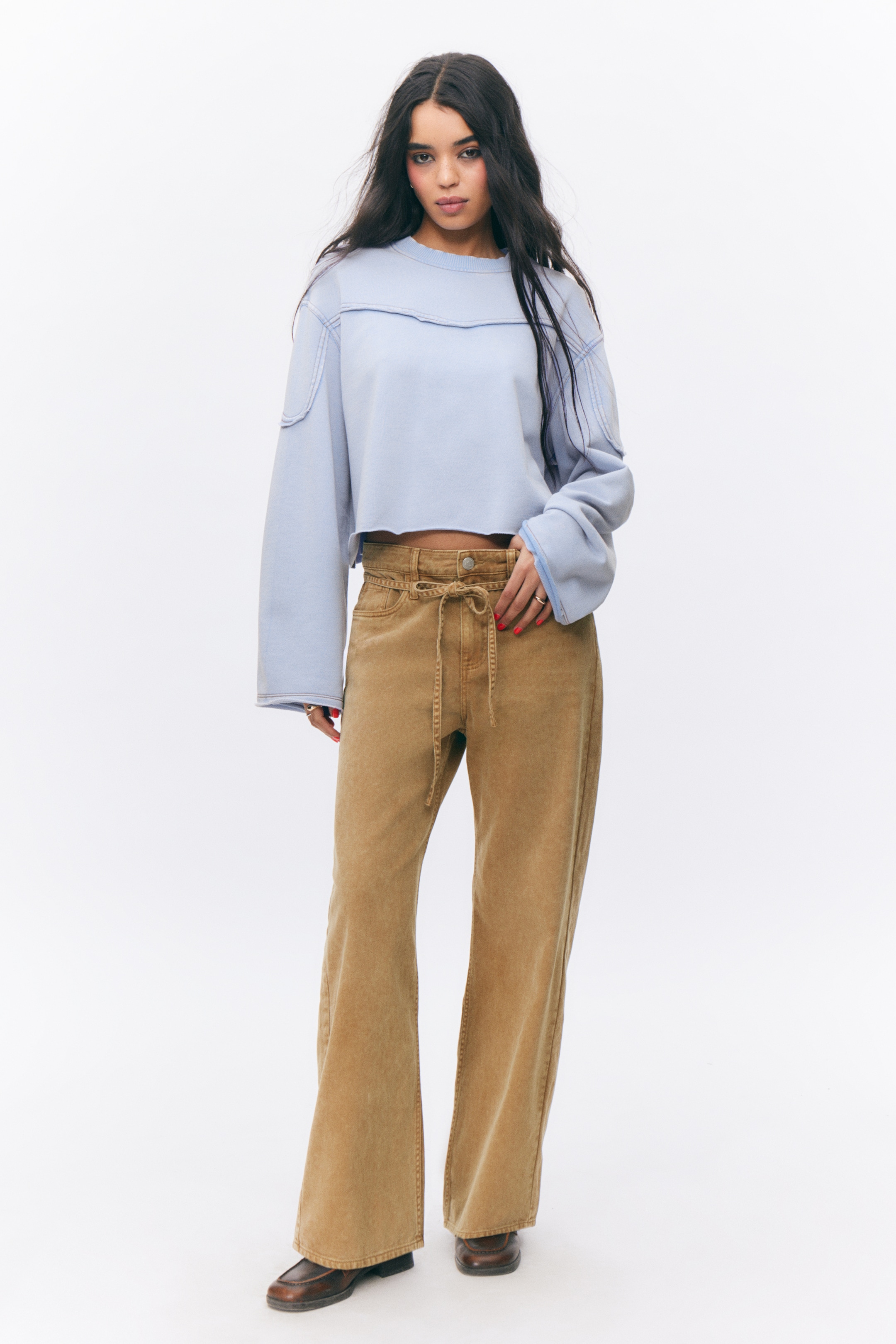 Ver imagem maior: Calças de sarja de cintura descida descontraídas - Castanho com lavagem/bege - SENHORA | H&M PT 1