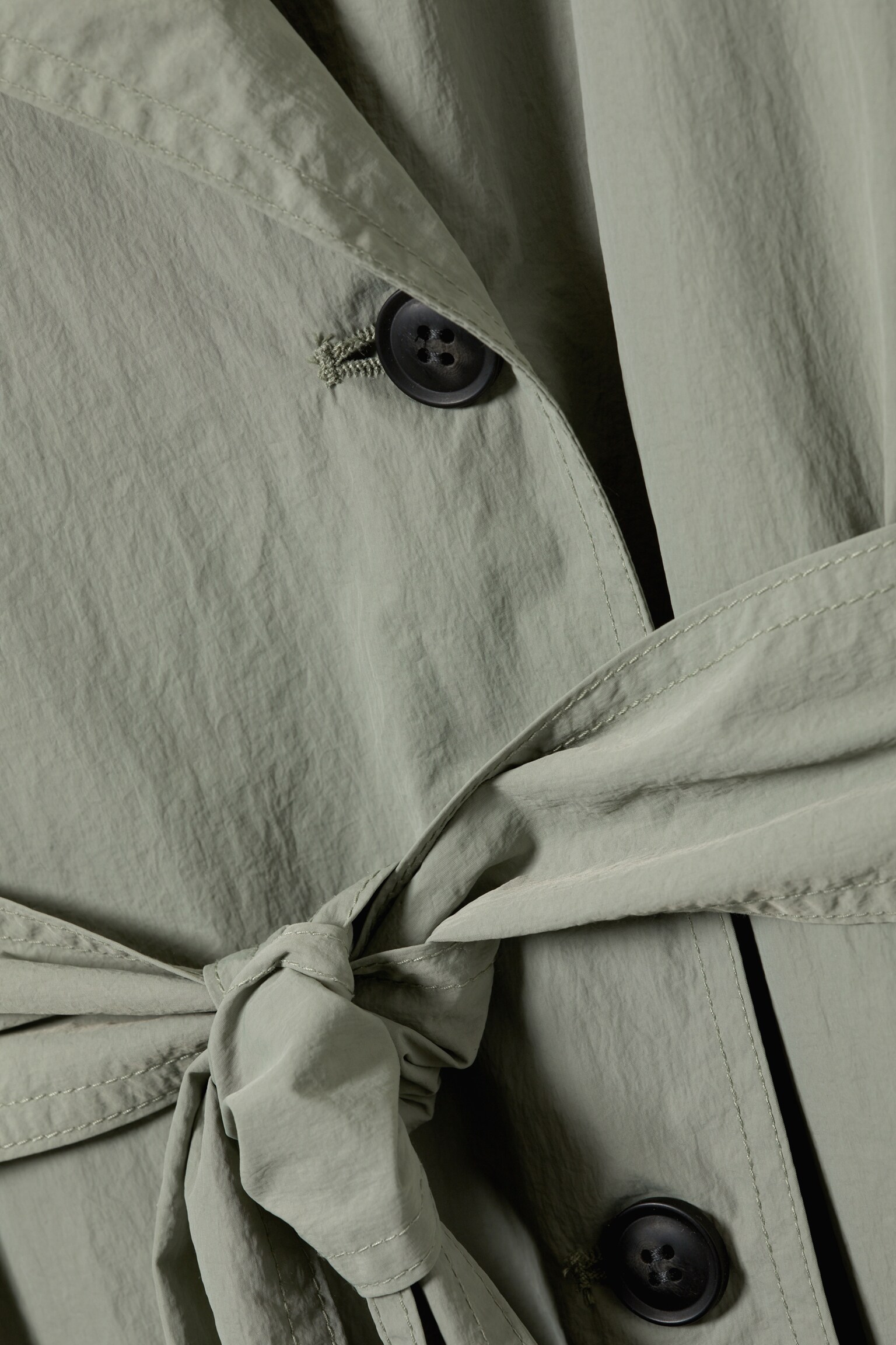 Oversized trenchcoat i nylon med bælte - Kakigrøn - 7