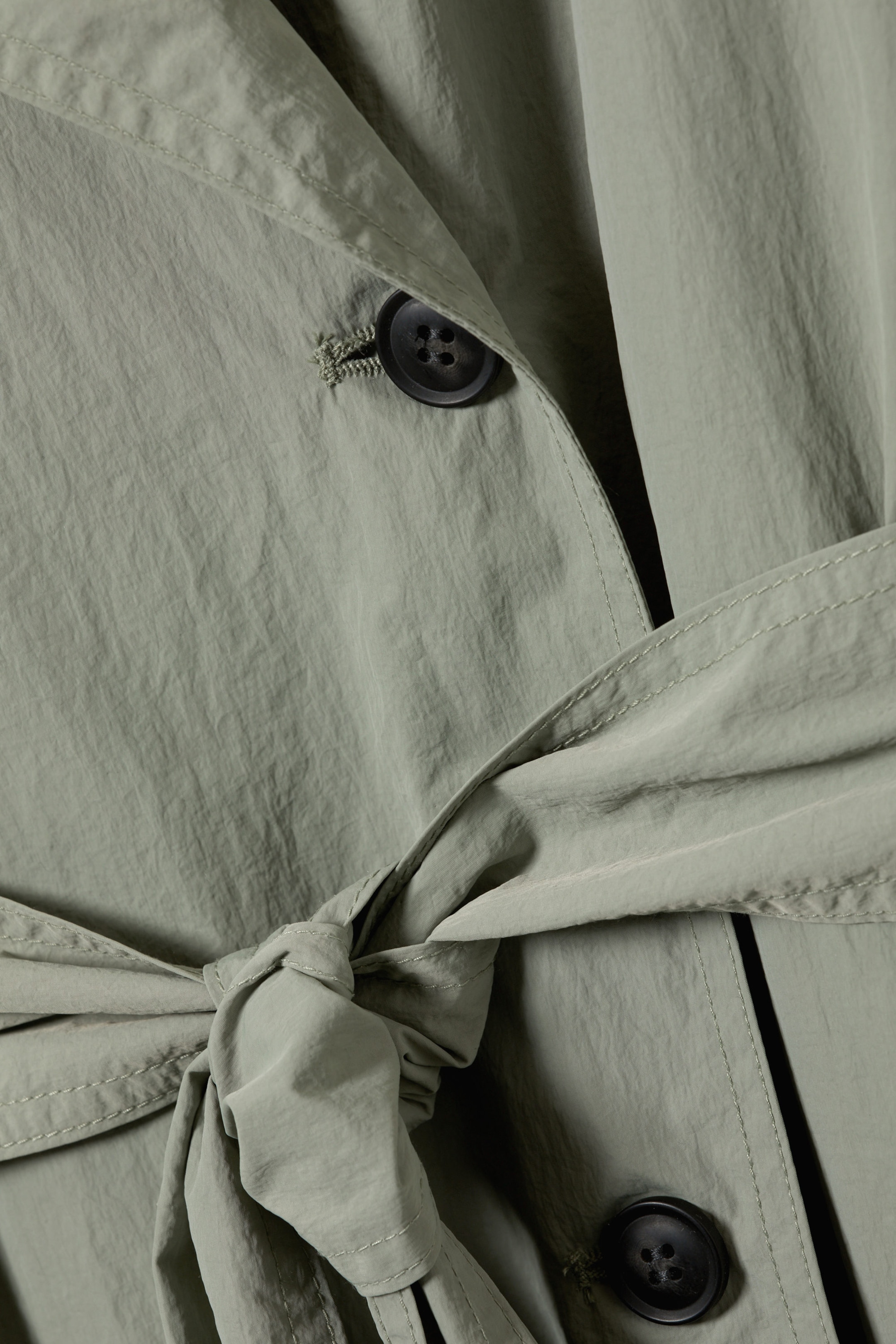 Khakigrün - Oversized-Trenchcoat aus Nylon mit Gürtel - 6