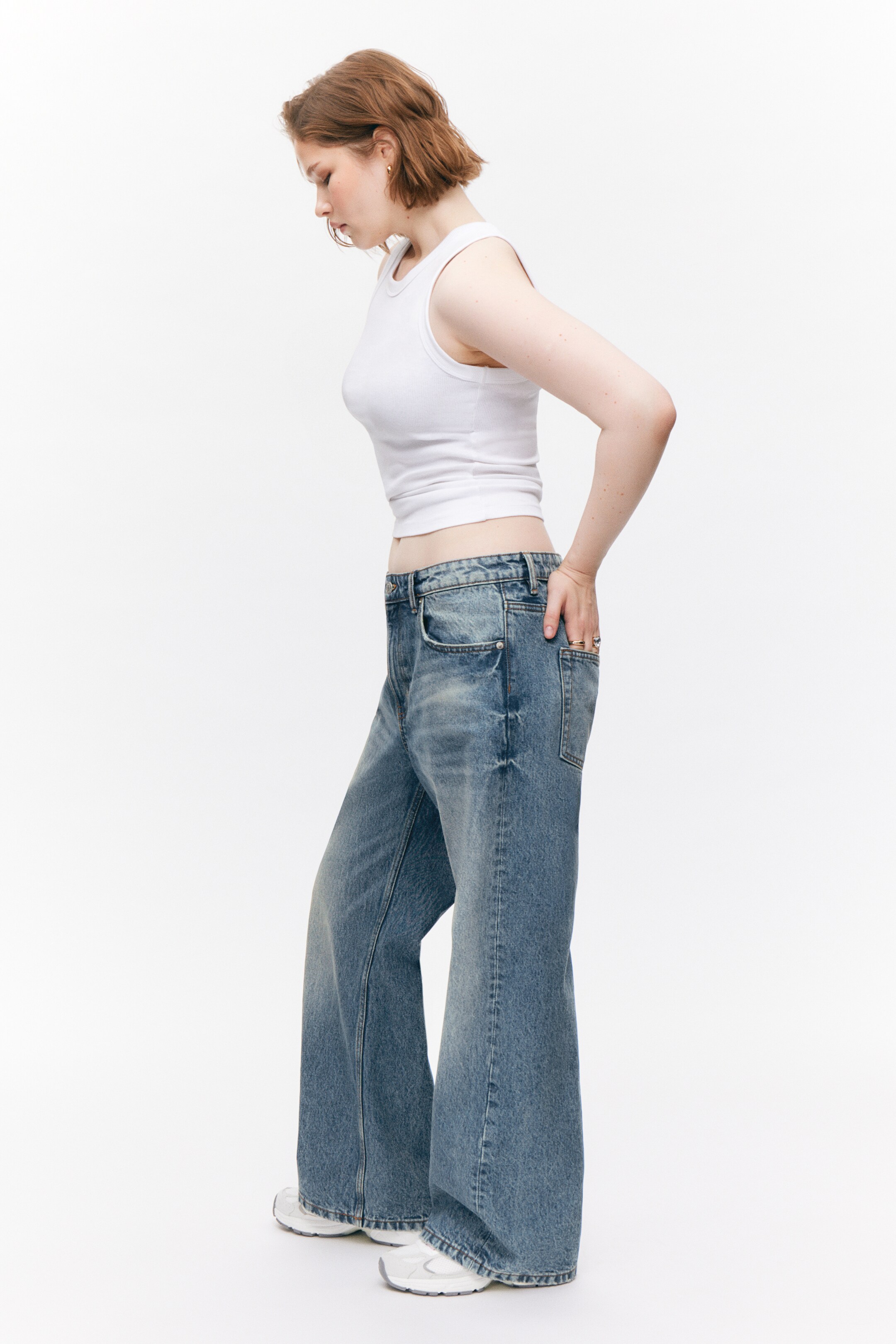 Προβολή μεγαλύτερης εικόνας: Missy Low Waist Loose Straight Leg Jeans - Mountain Blue - Medium Blue - Ladies | H&M GR 5