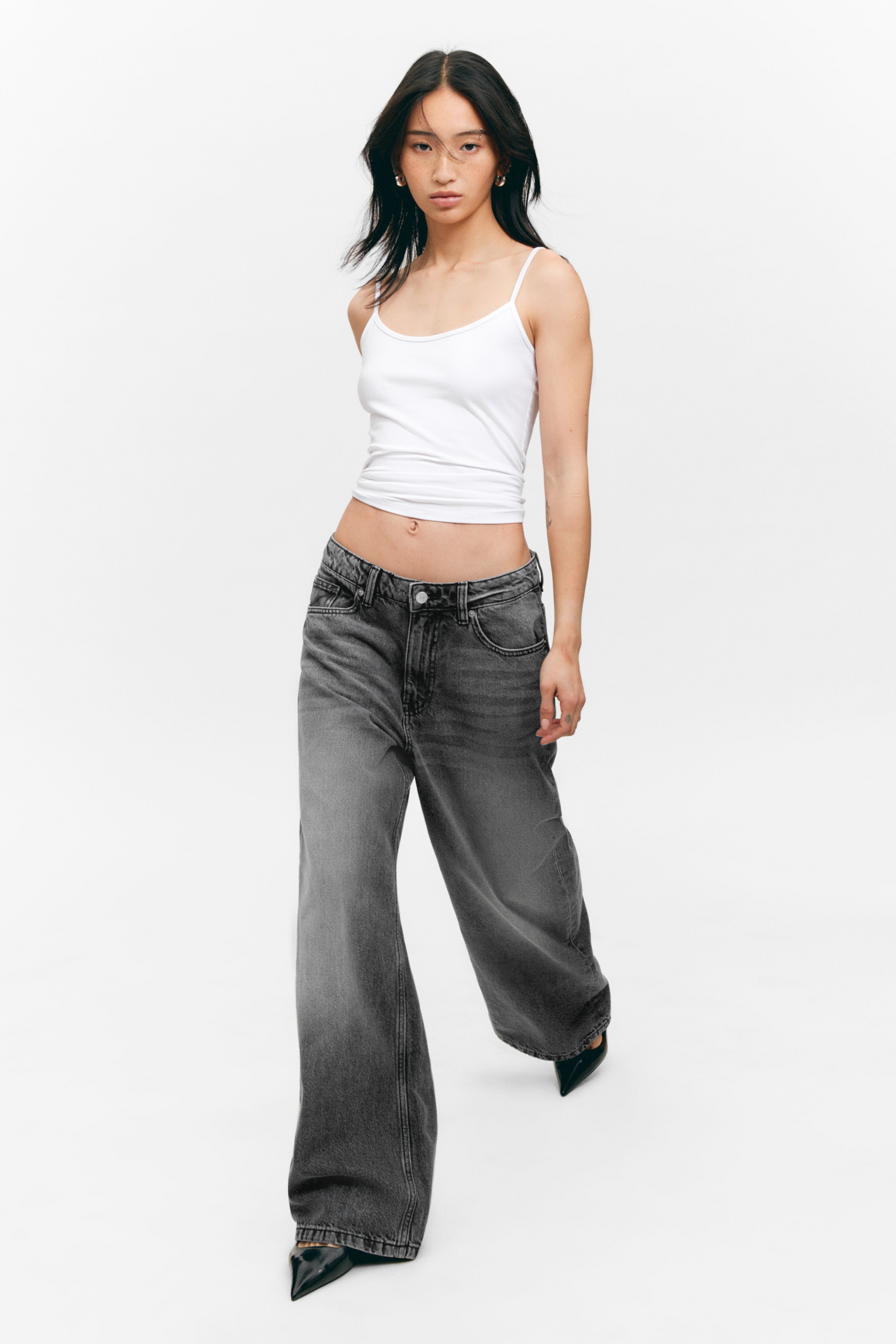 View larger image: Missy Low Waist Loose Straight Leg Jeans - Haunted Black - Ladies | H&M GB 3