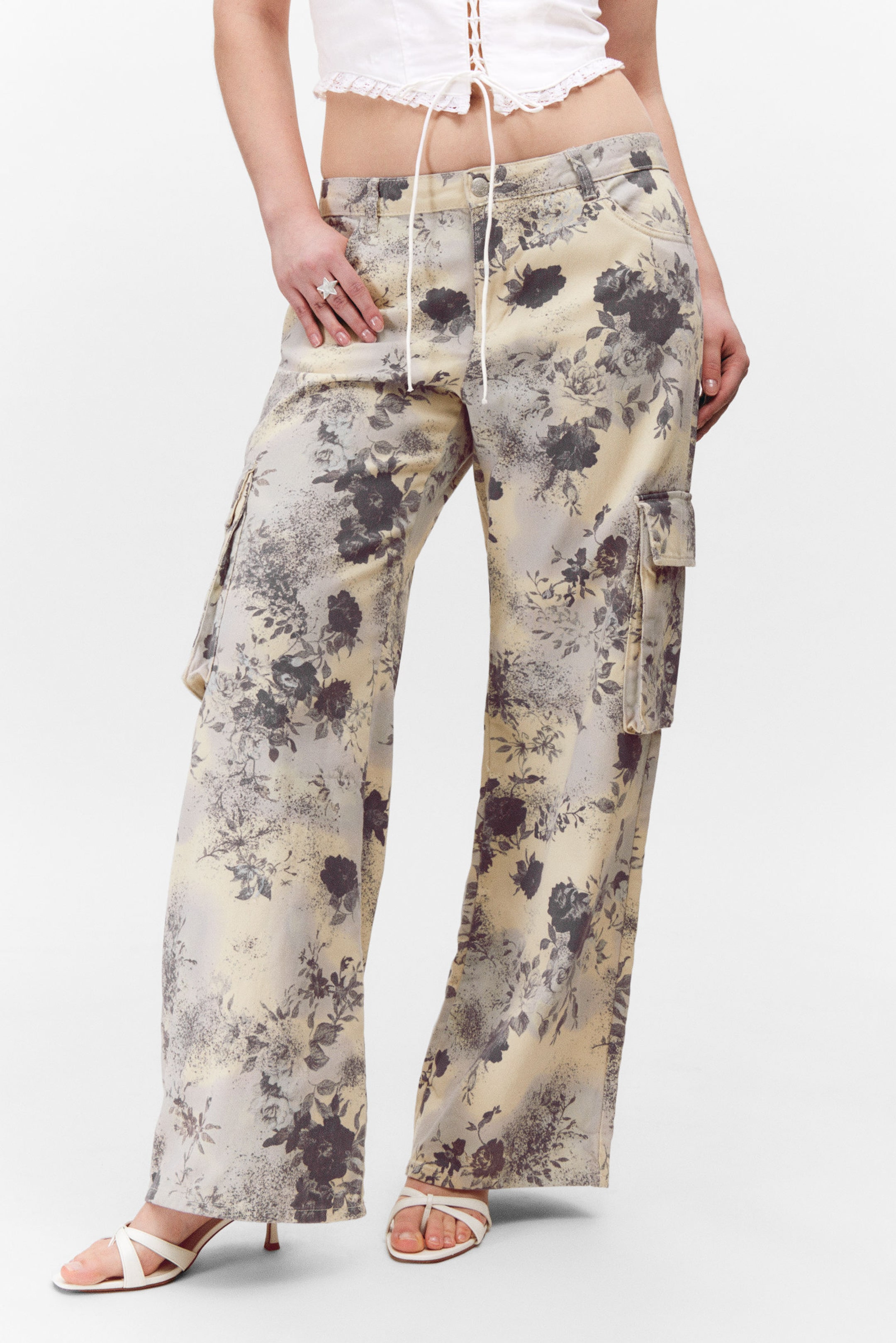 Beige - Floral - Keper cargobroek met lage taille en losse pasvorm - 2