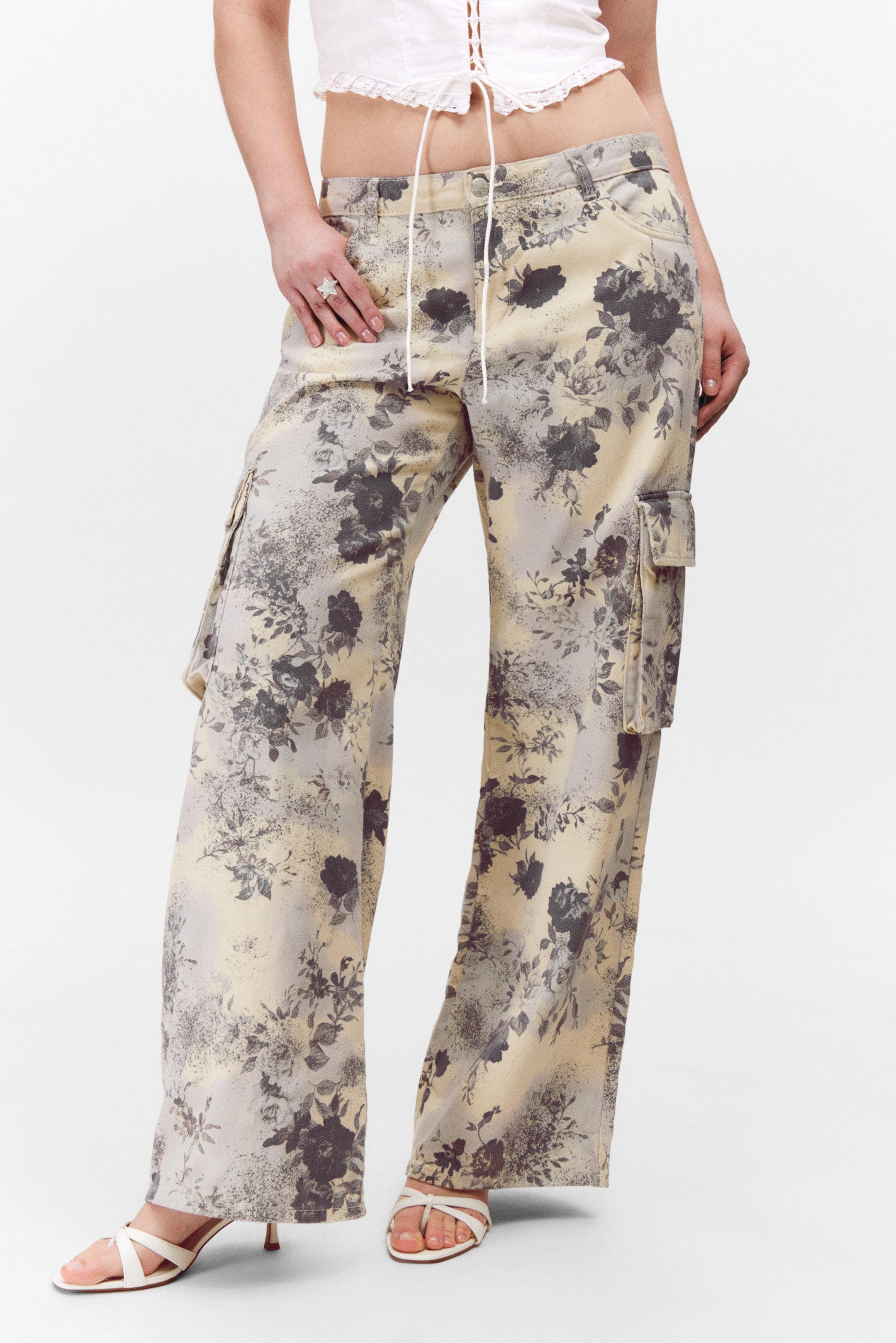 Beige - Floral - Loose Fit Low Waist Twill Cargo Trousers - 2