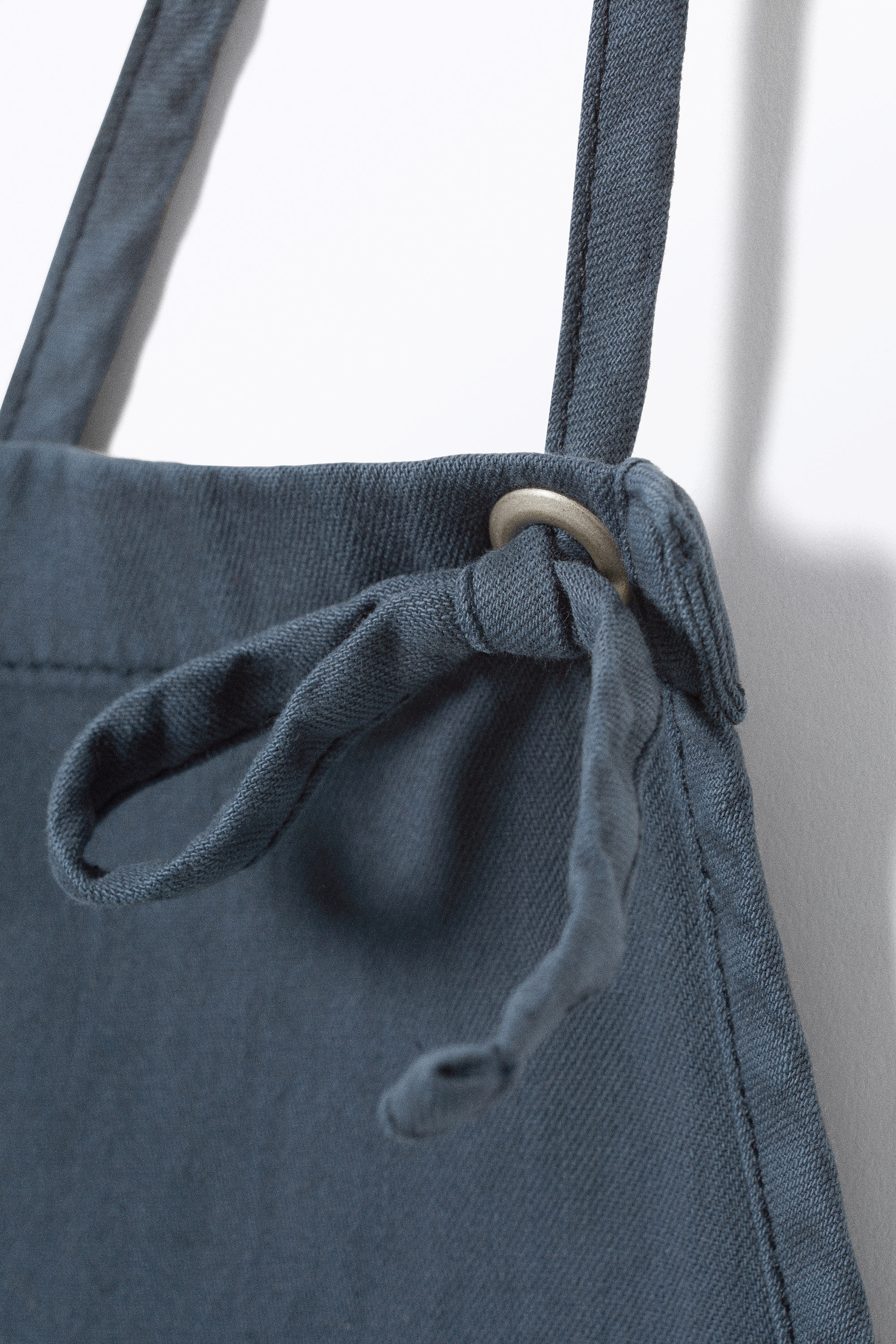 Blau - Jeans-Latzhose mit Bindeverschluss - 5