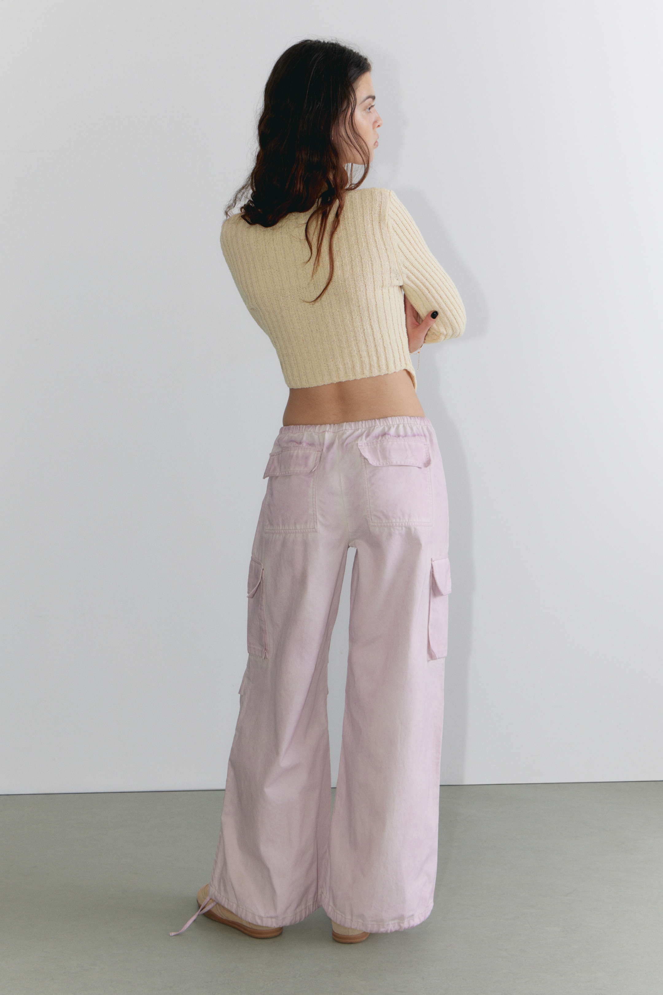 Visualizza immagine più grande: Pantaloni cargo in cotone con vestibilità relaxed - Rosa polvere chiaro - DONNA | H&M IT 4