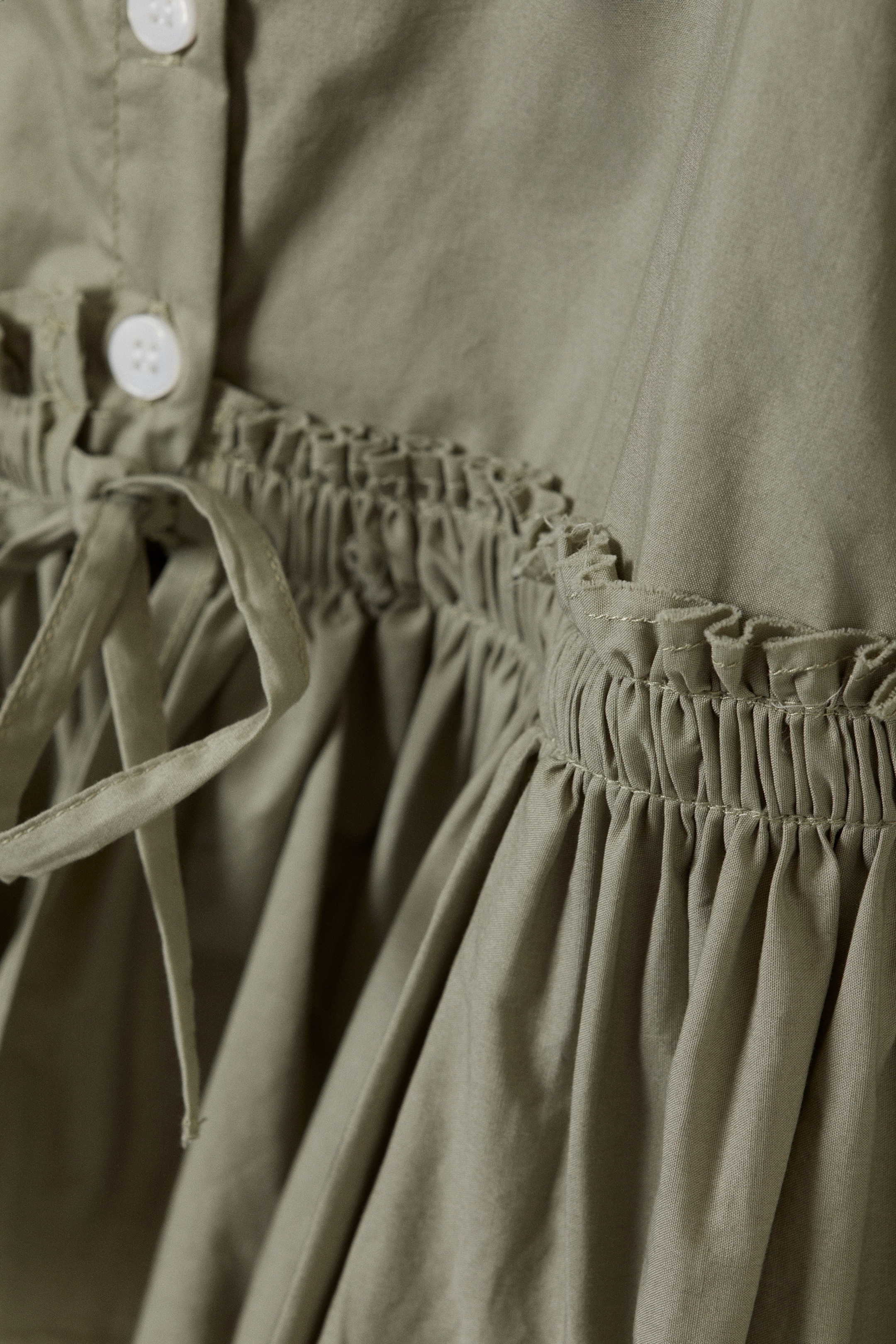 Ver imagen más grande: Blusa de popelina de algodón con volantes - Verde caqui - MUJER | H&M ES 6