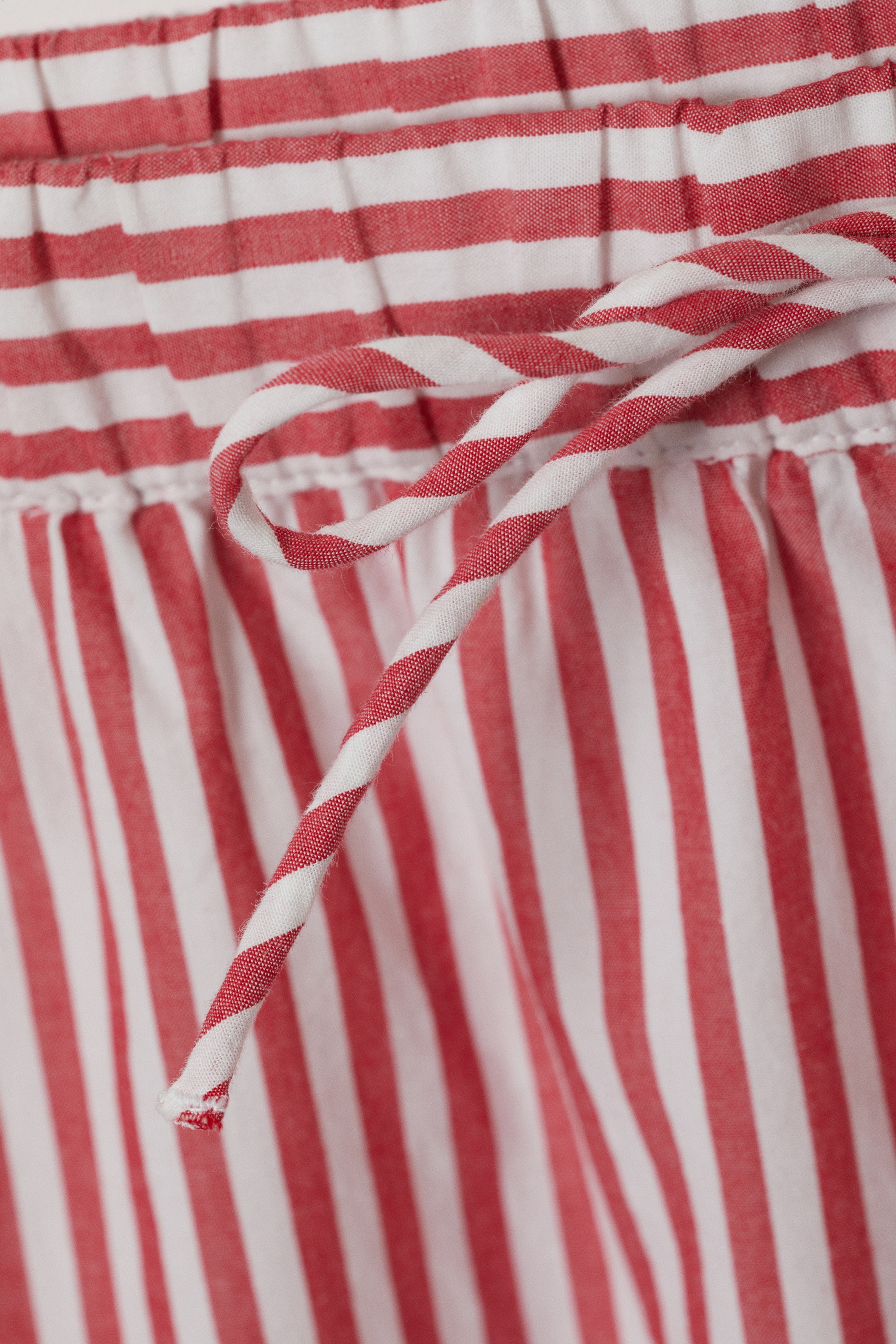 Grotere afbeelding bekijken: Ruimvallende broek van popeline - Krijtstrepen in roze en wit - DAMES | H&M NL 2
