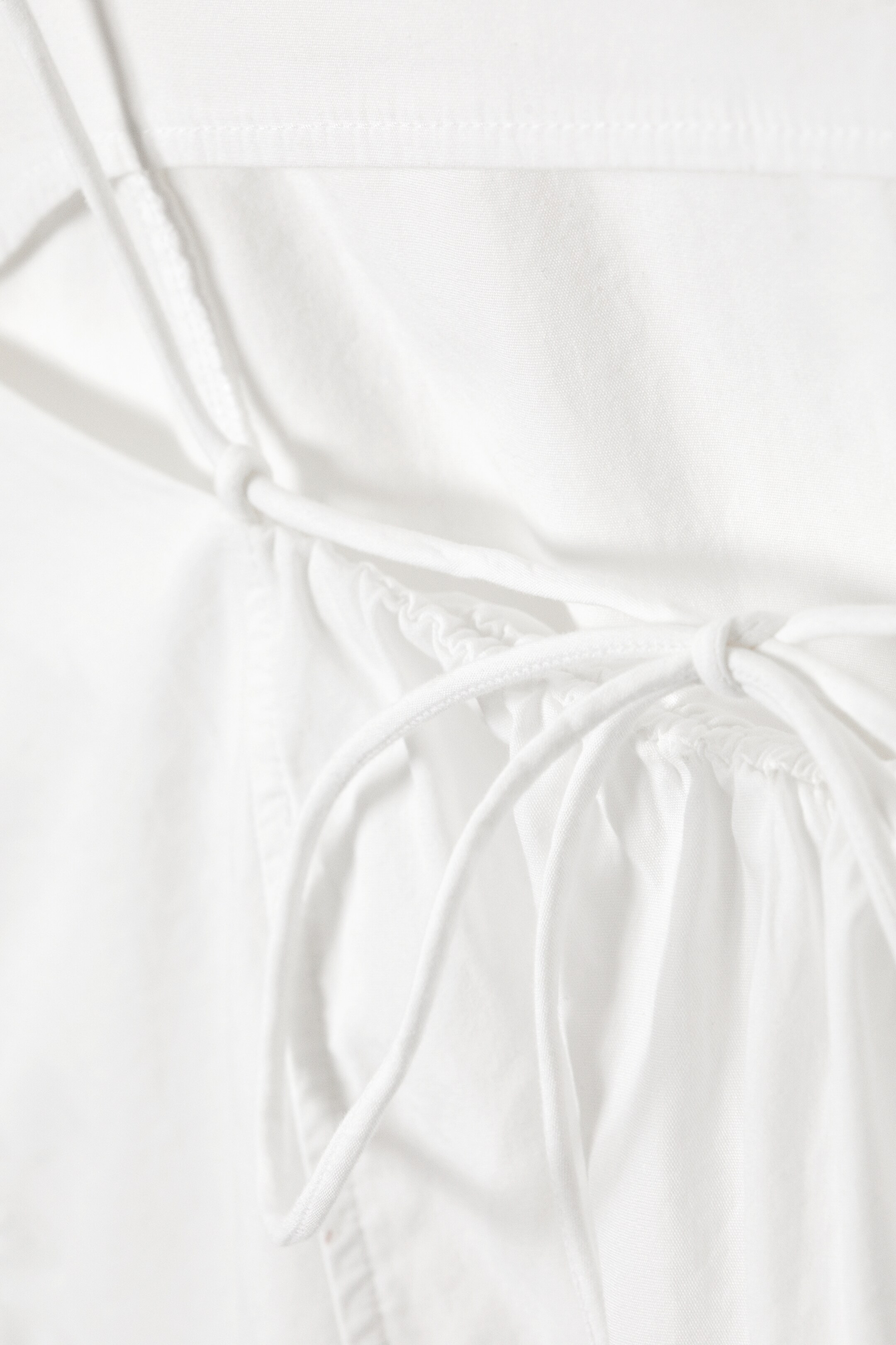 Größeres Bild anzeigen: Popeline-Top mit Kordelzug und Trägern - Weiß - Ladies | H&M AT 6