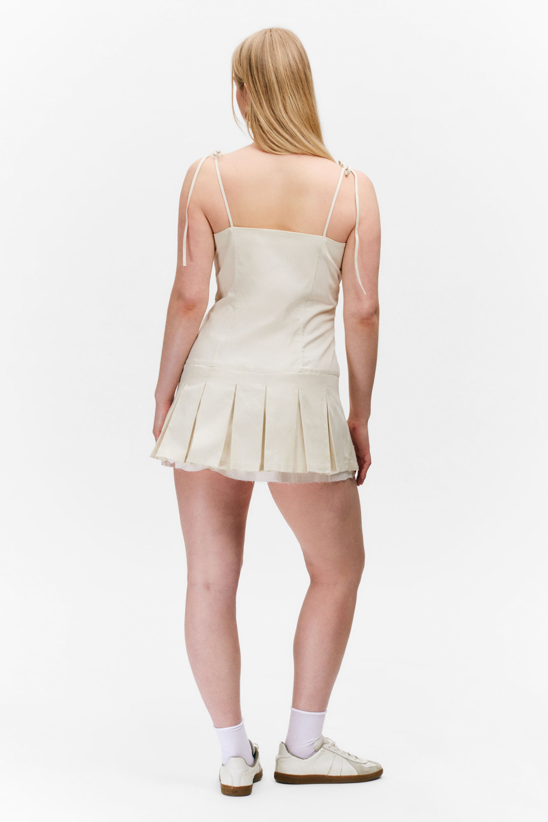 Hellbeige - Plissee-Minikleid aus Twill mit Bindeband - 3