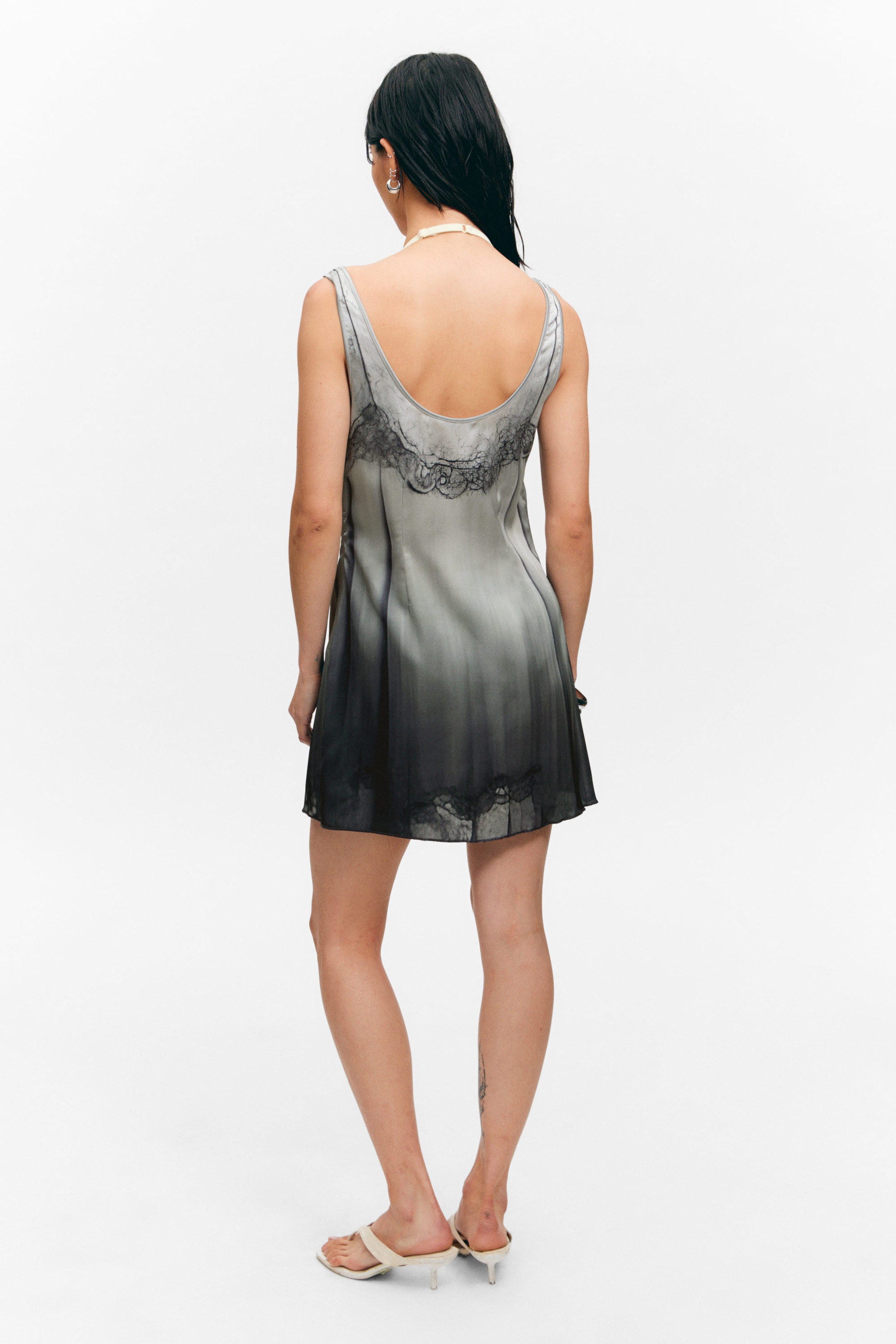 Trompe-l'œil lace print - Short Printed Tank Dress - 4